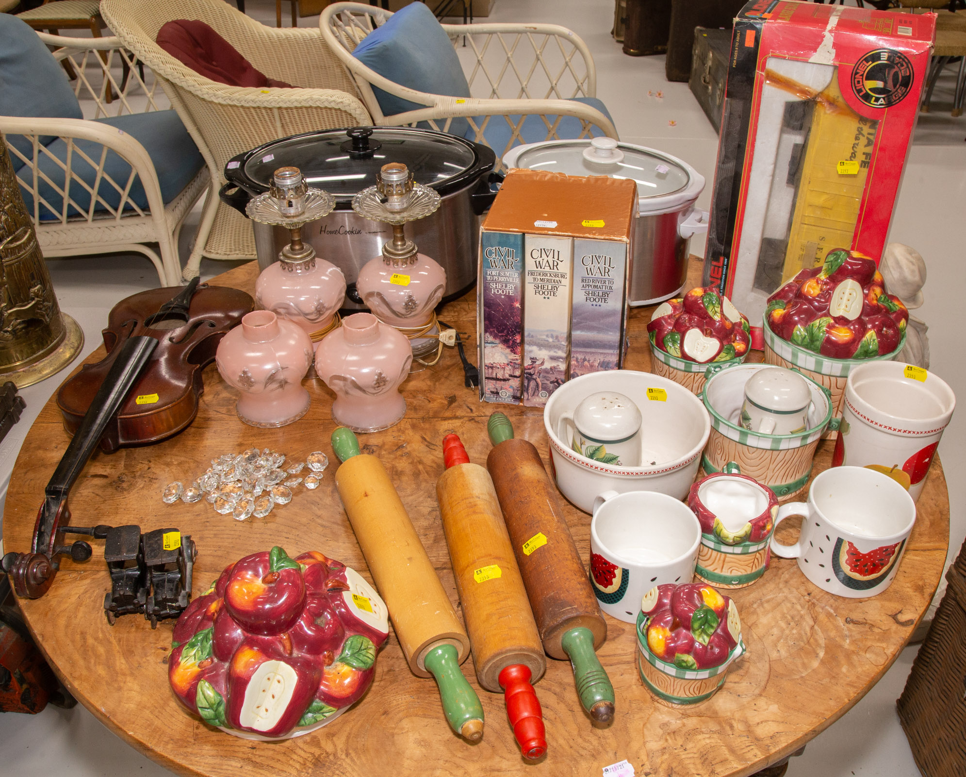 LARGE GROUPING OF ASSORTED ITEMS 3351cf