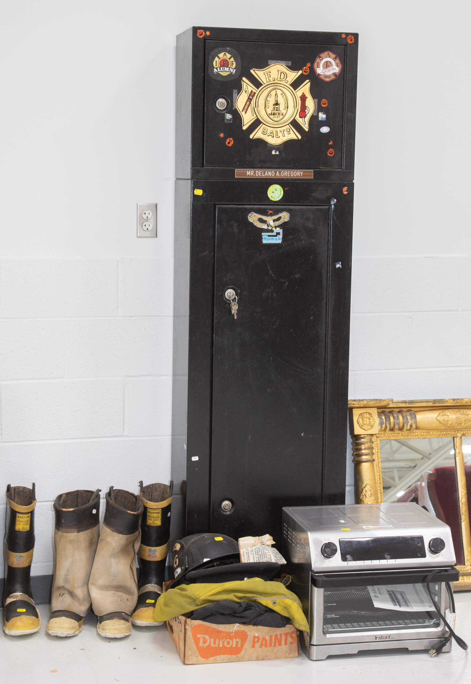 FIREFIGHFERS LOCKER & ACCESSORIES Including