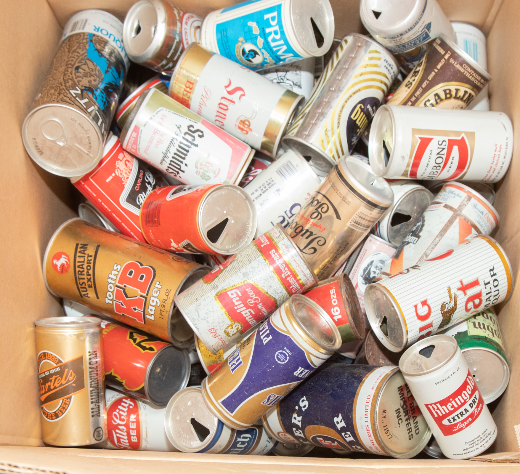 LARGE COLLECTION OF VINTAGE BEER CANS