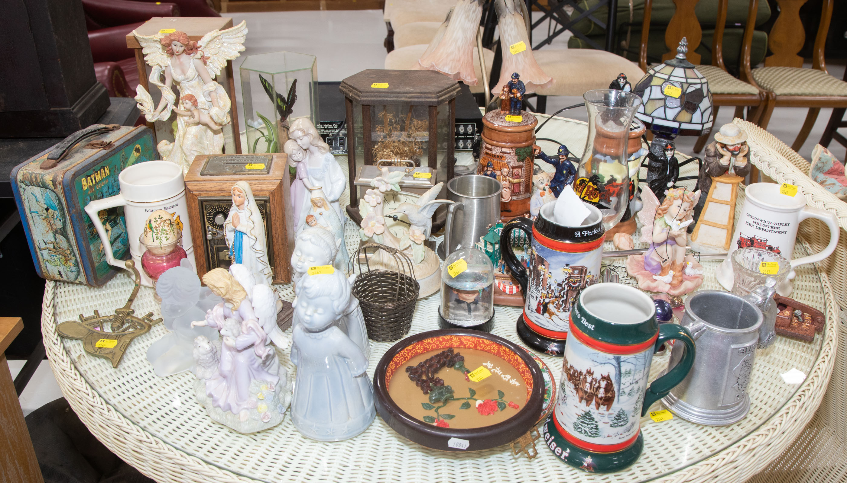 ASSORTED ITEMS Includes beer mugs, Lladro