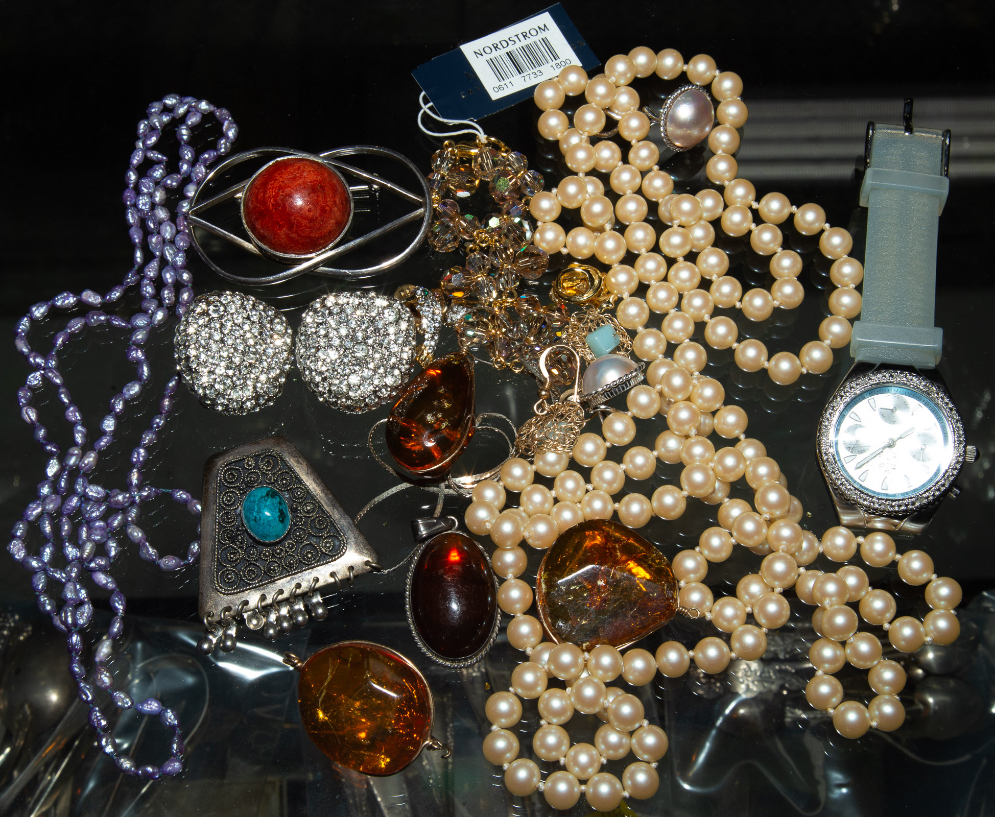 AN ASSORTMENT OF SILVER PEARLS 335285