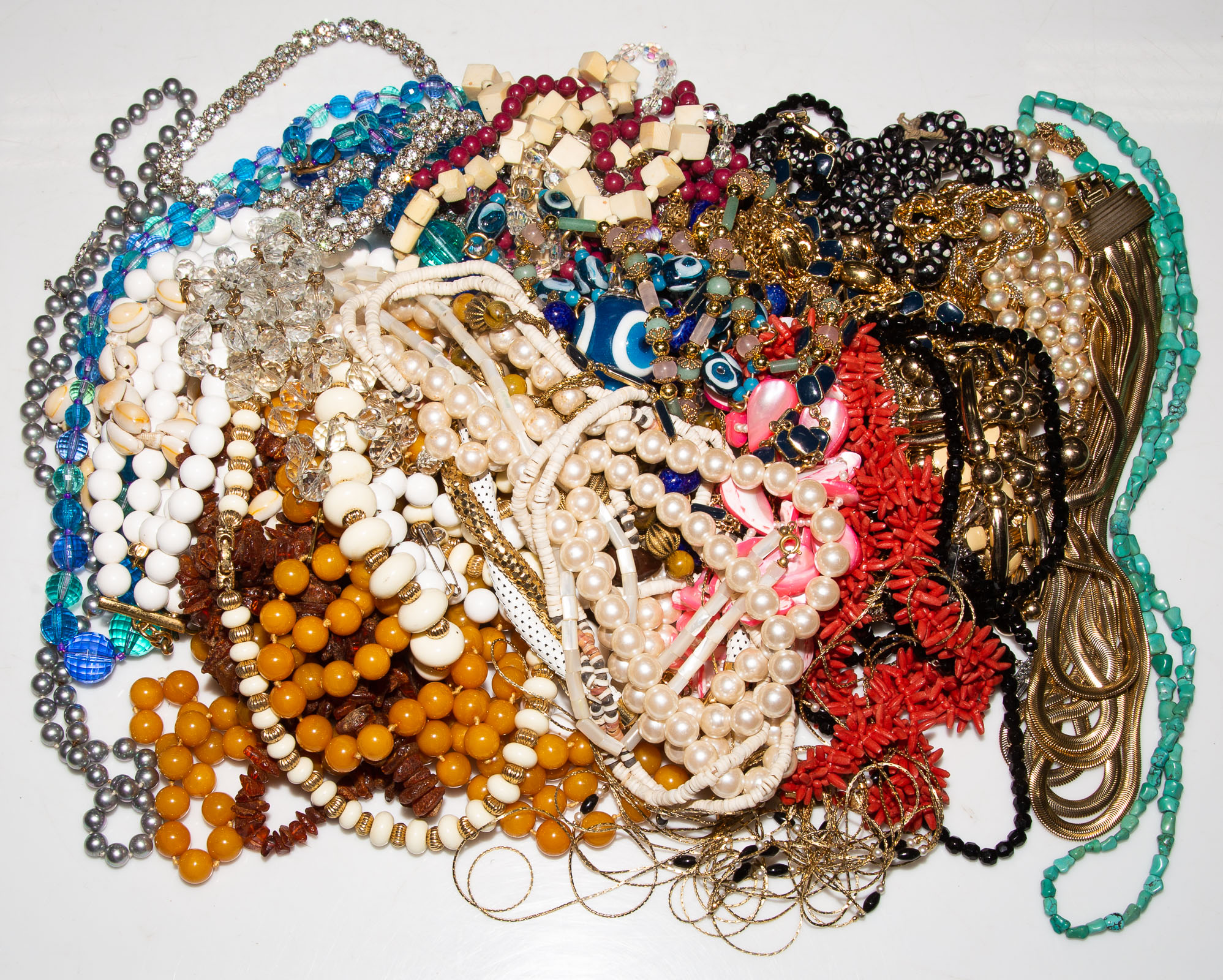 VERY LARGE COLLECTION OF BEADED 335298