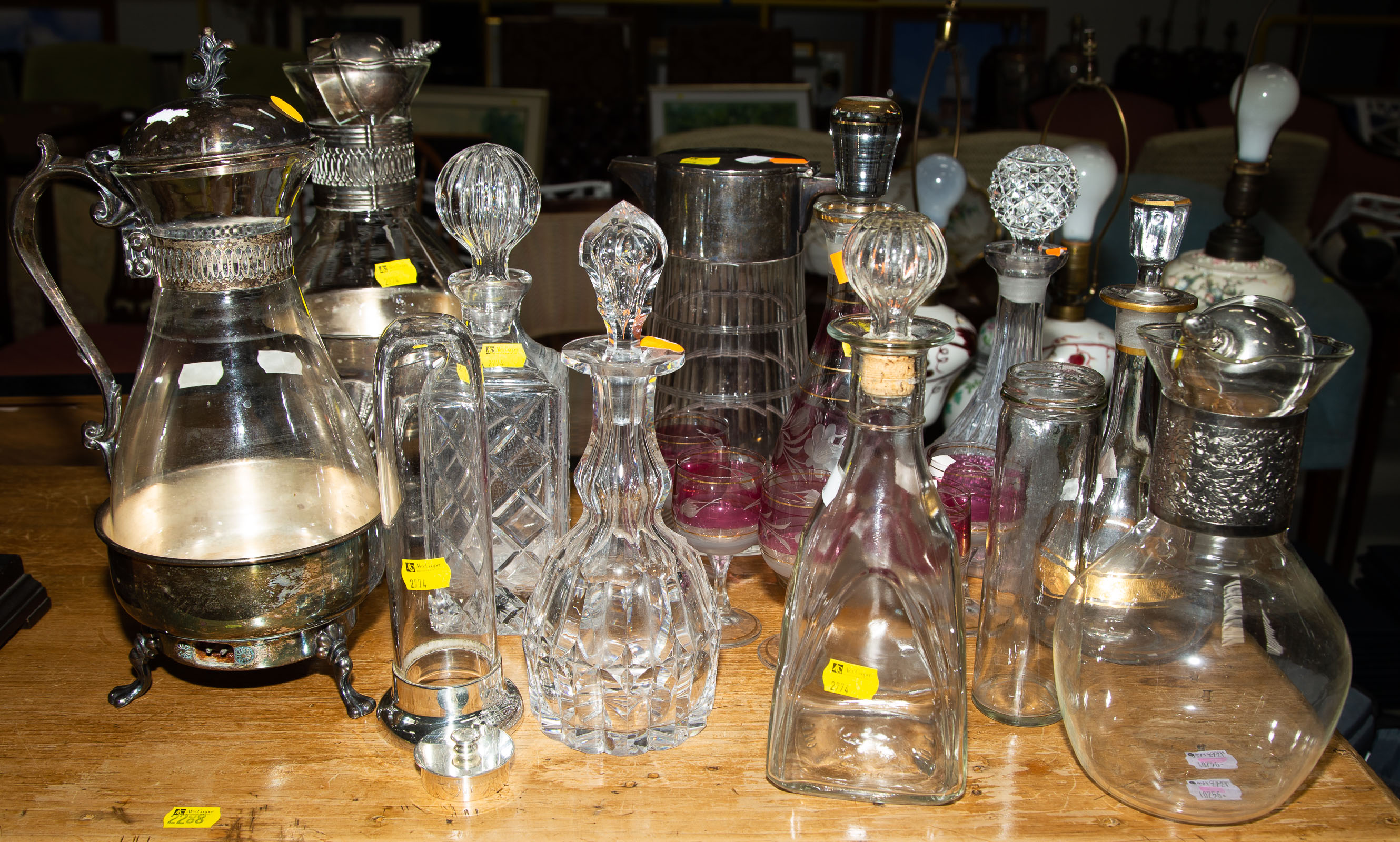 A COLLECTION OF GLASS SILVER 33535f