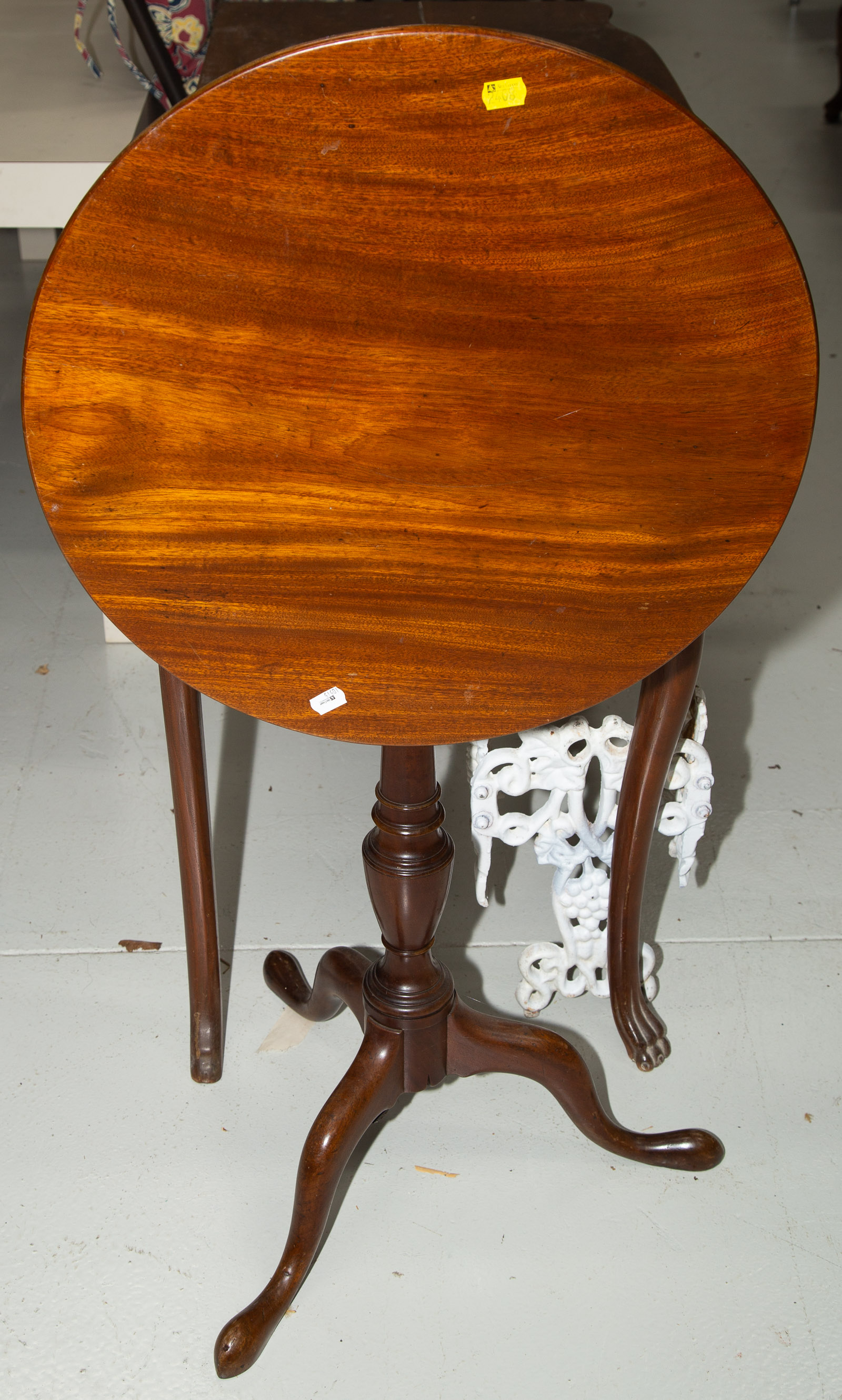 VINTAGE MAHOGANY TILT TOP TEA TABLE 337c52