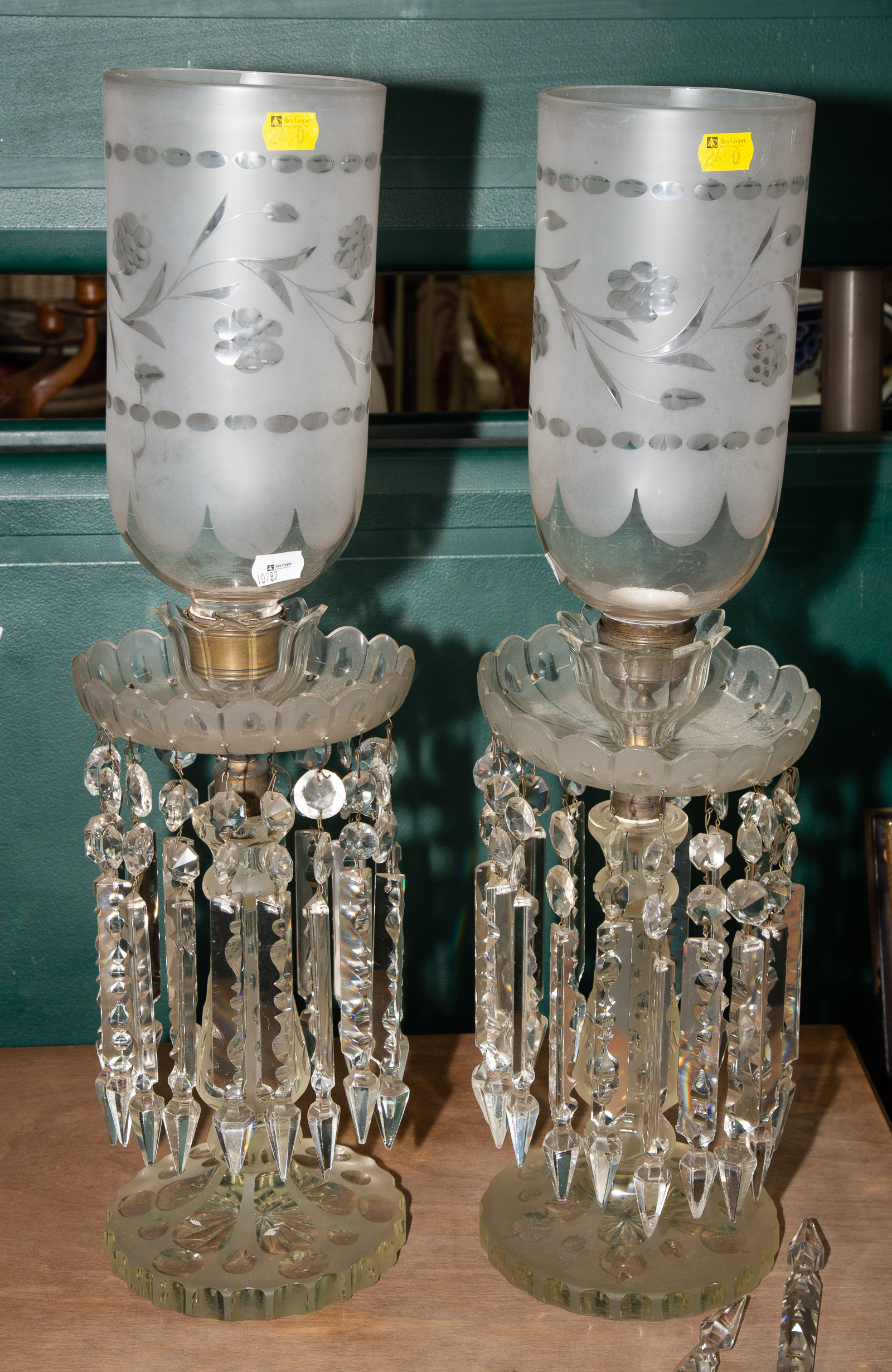 A PAIR OF ANTIQUE ETCHED GLASS 337c75