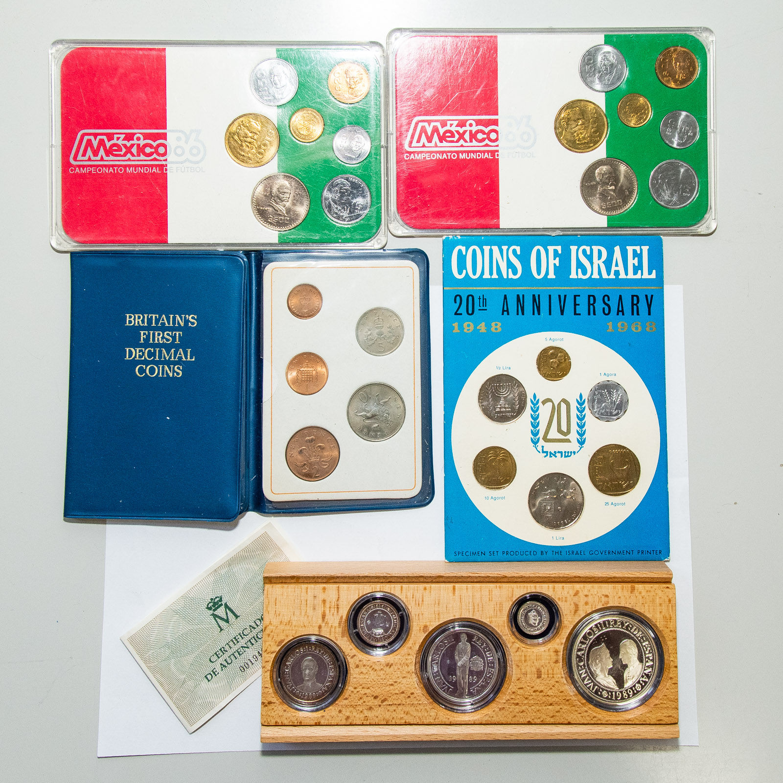 SIX WORLD COIN SETS Two Britain s 337cfa