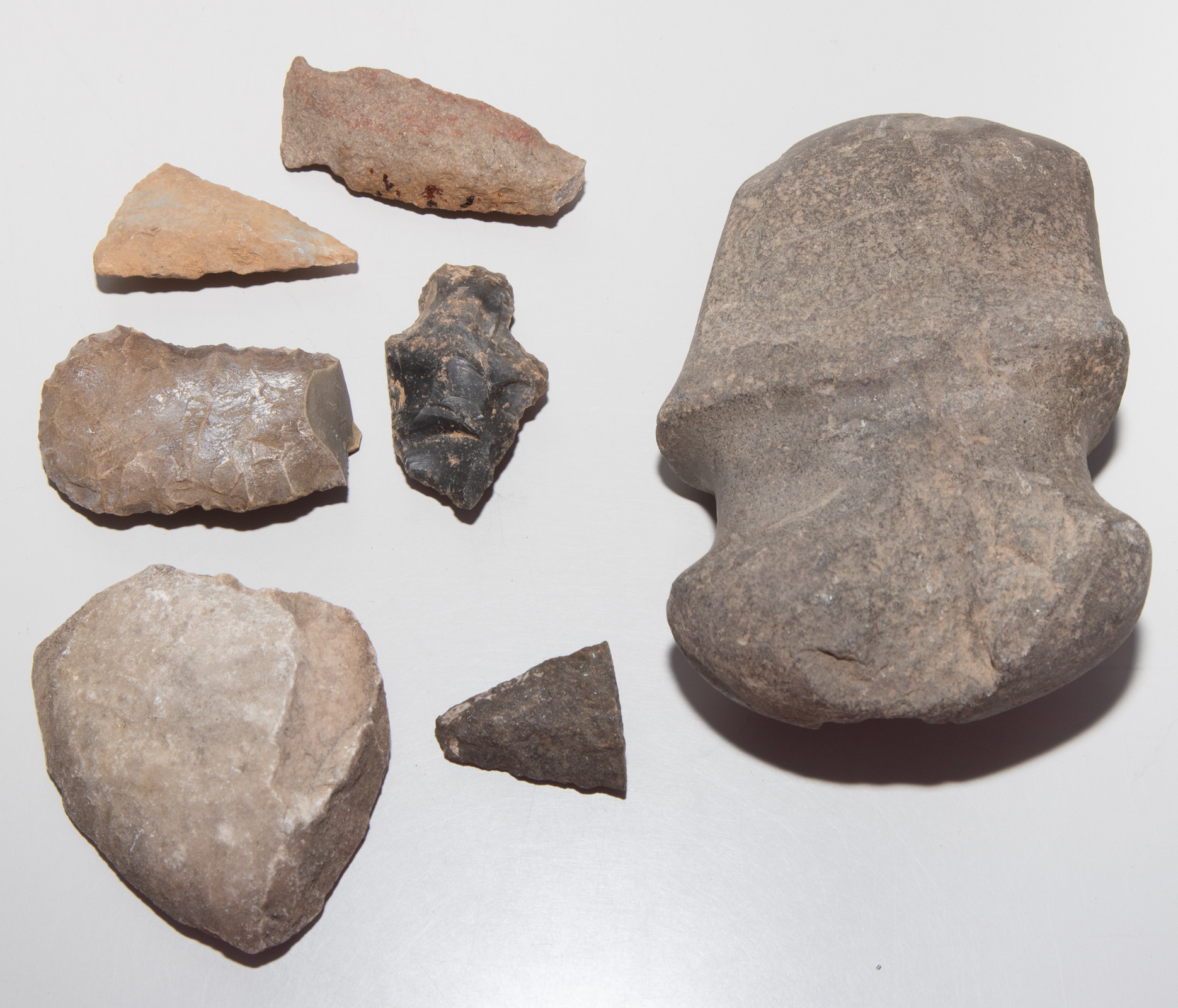 GROUP OF NATIVE AMERICAN STONE TOOLS