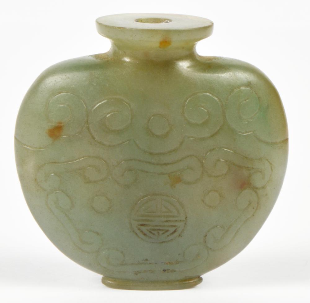 CARVED CHINESE JADE SNUFF BOTTLEChinese 337db6
