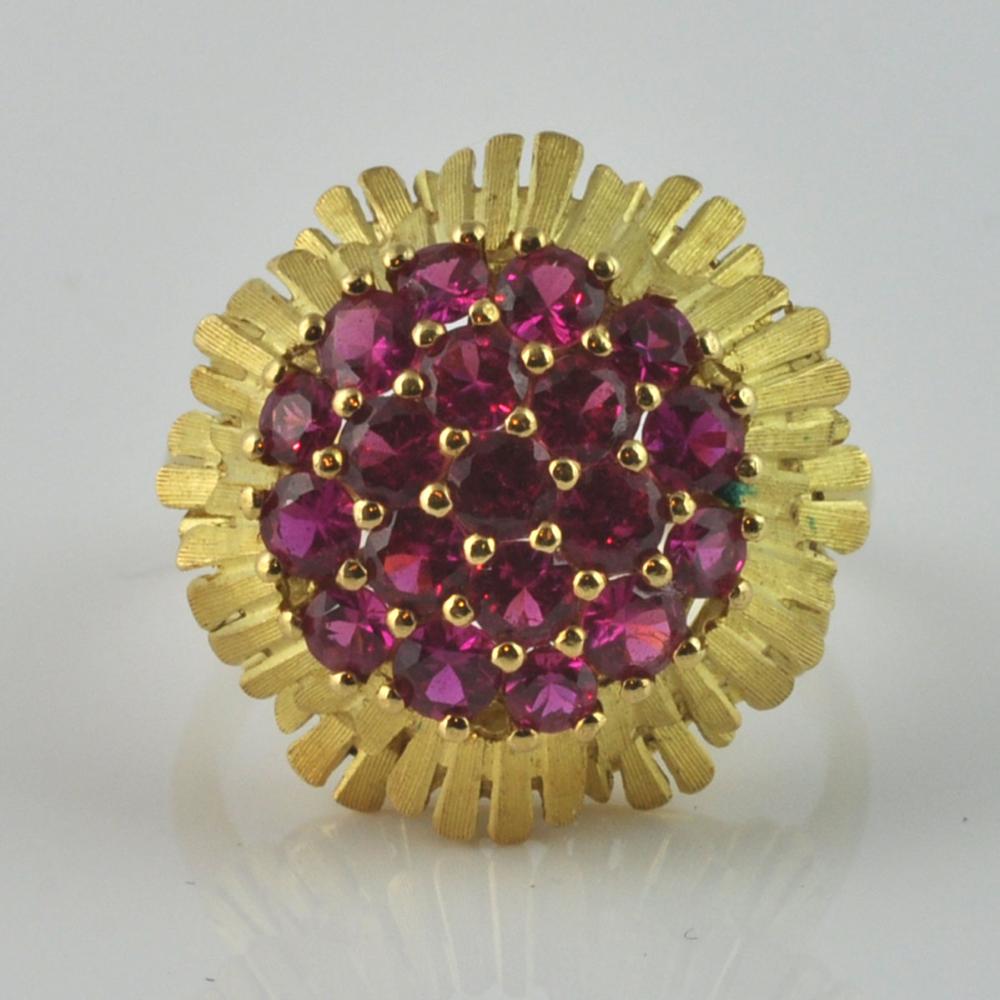 18KT YG SYNTHETIC RUBY FLOWER RING18kt 337e3b