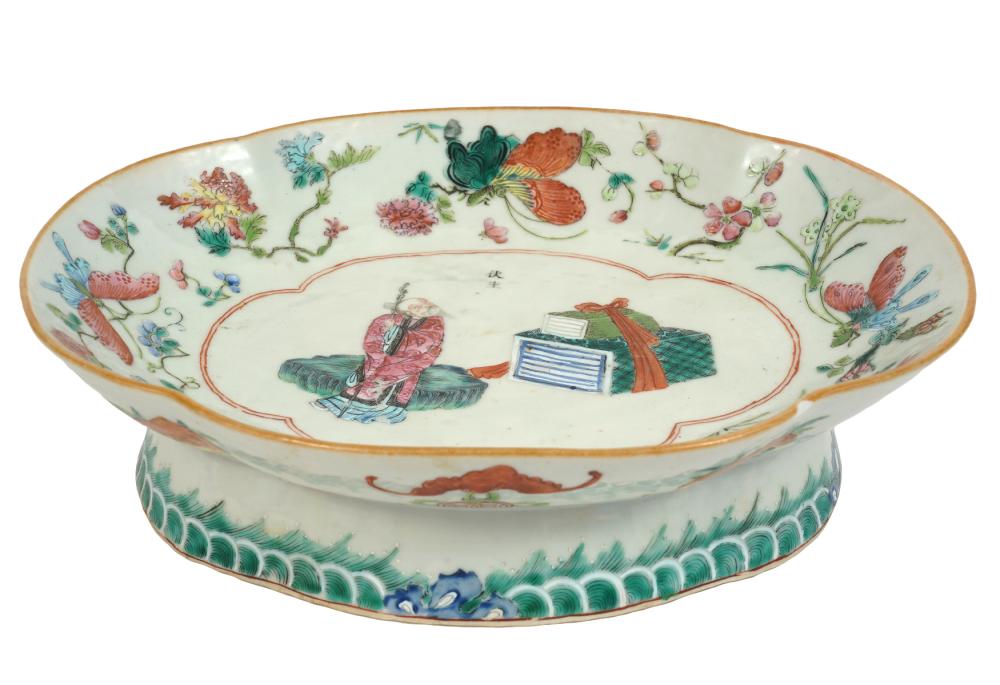 CHINESE PORCELAIN FOOTED BOWLChinese