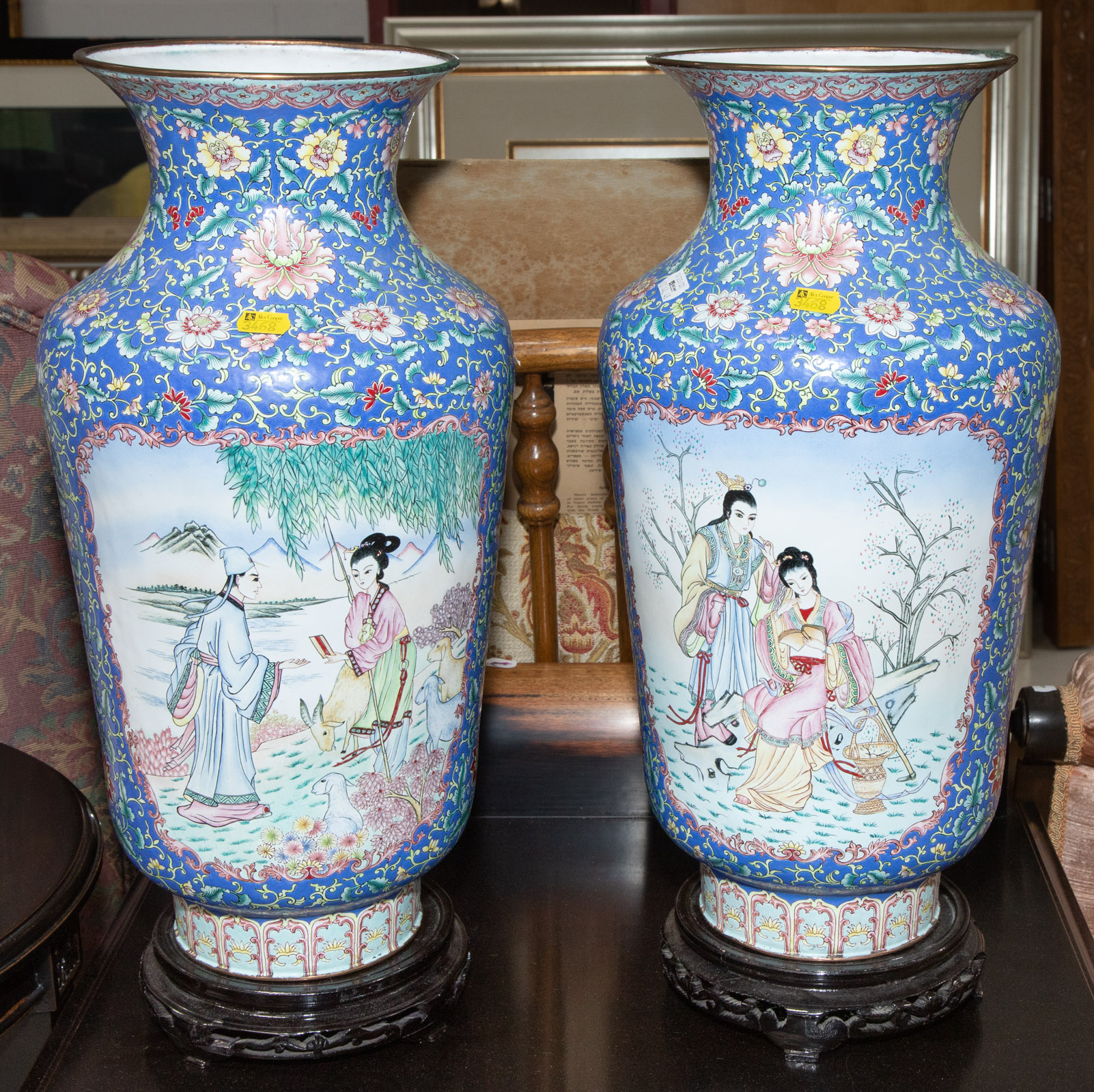 A PAIR OF CHINESE CANTON ENAMEL