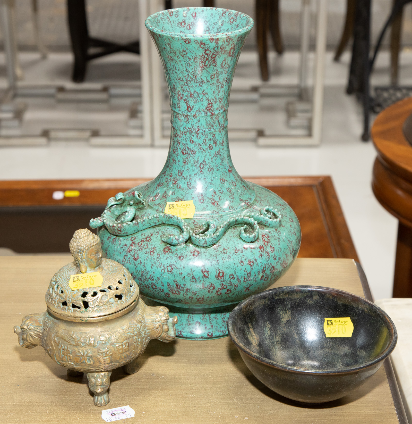 THREE DECORATIVE CHINESE ITEMS