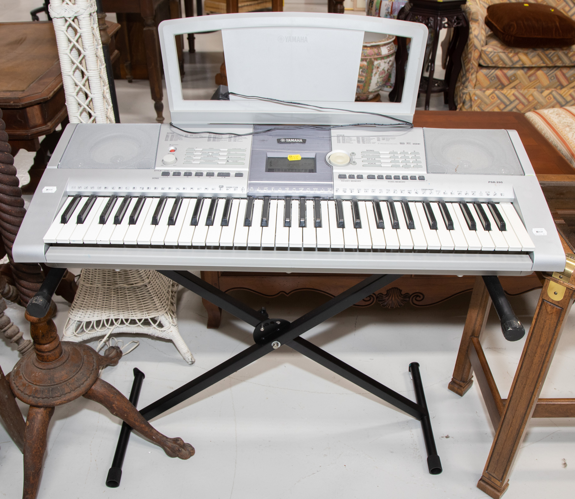 YAMAHA PSR-295 KEYBOARD With folding