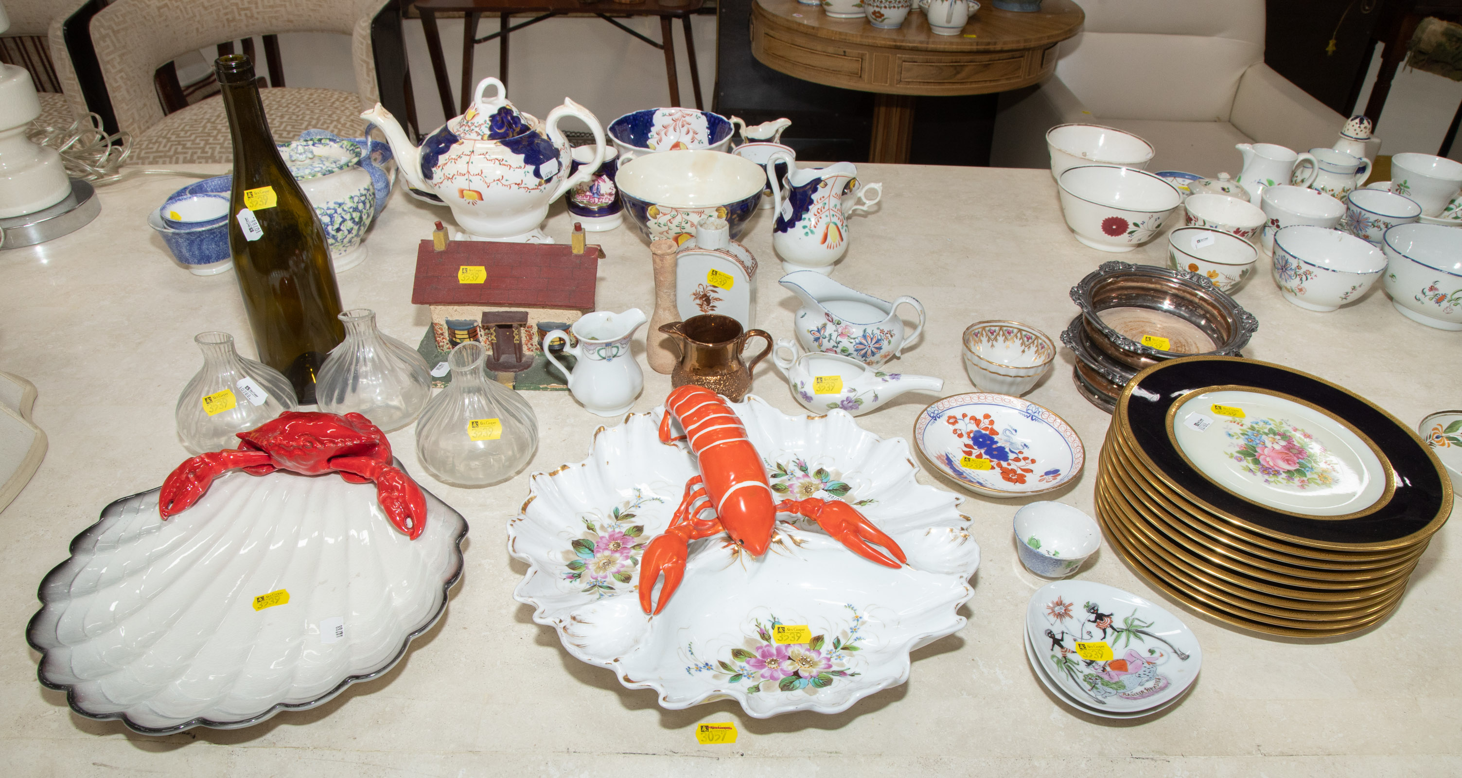 A SELECTION OF VINTAGE & ANTIQUE CHINA