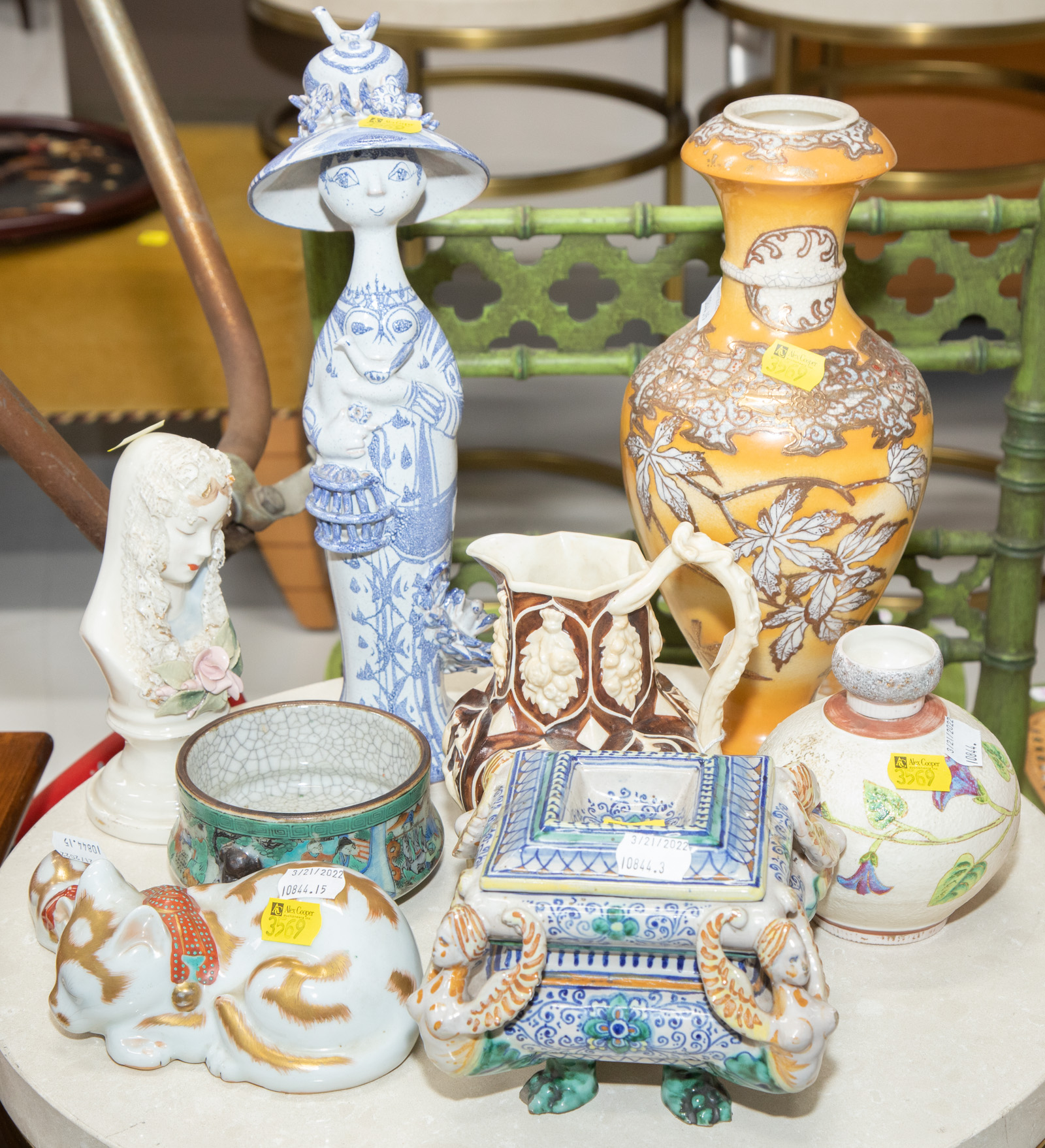 NINE DECORATIVE CERAMIC ITEMS Includes 338430