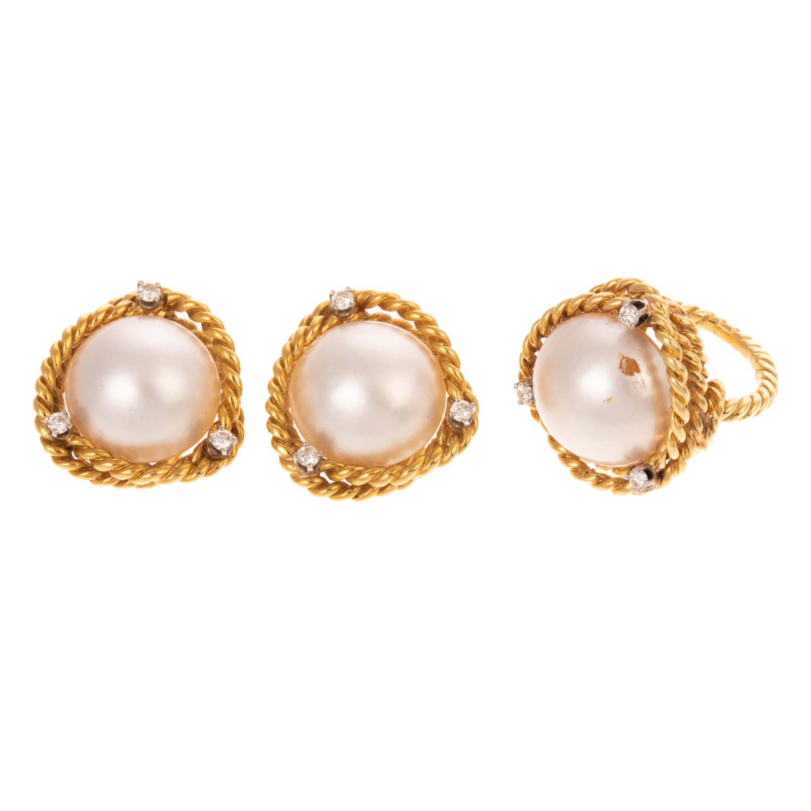 A MABE PEARL RING & EARRINGS IN