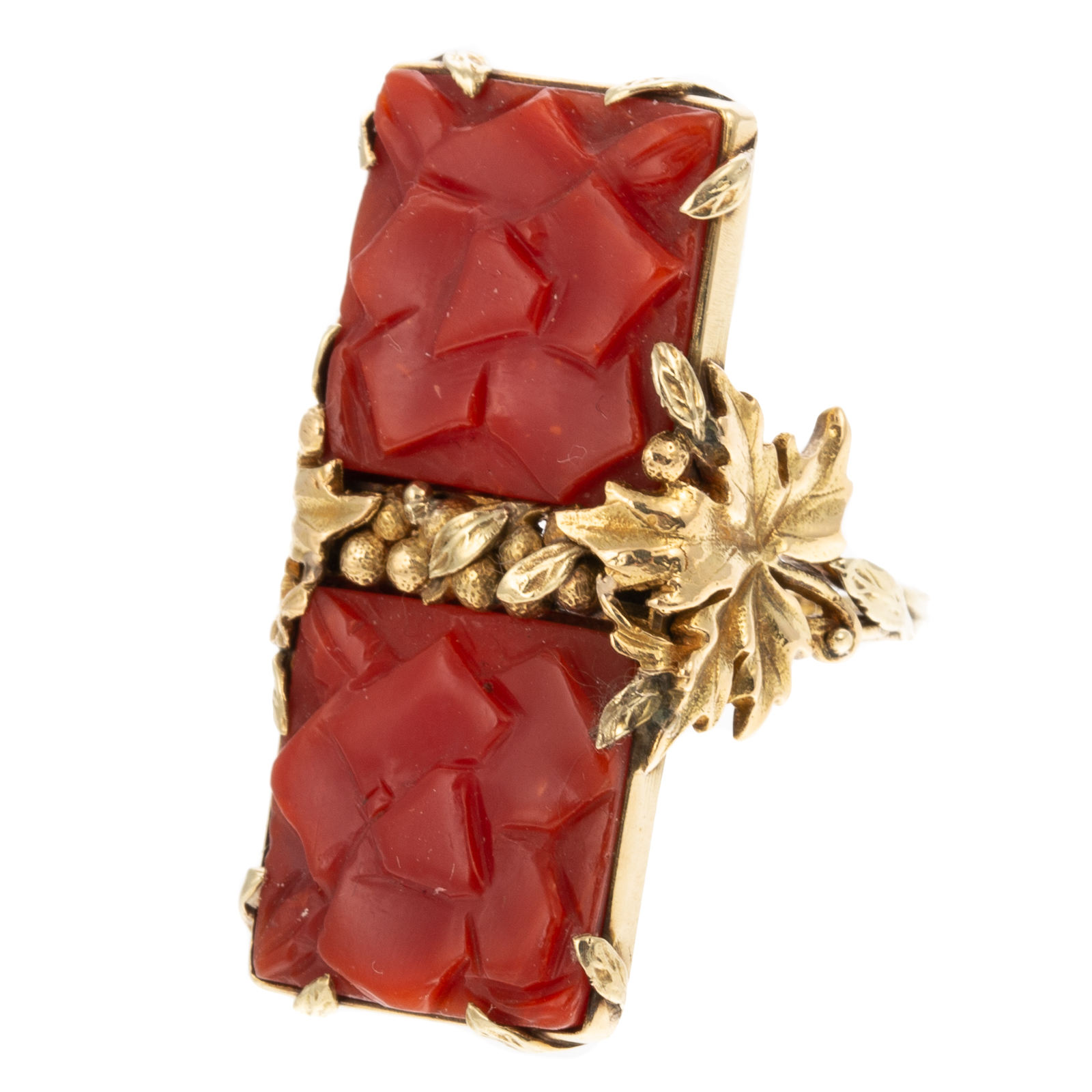 AN ART DECO CARVED CARNELIAN RING 338588