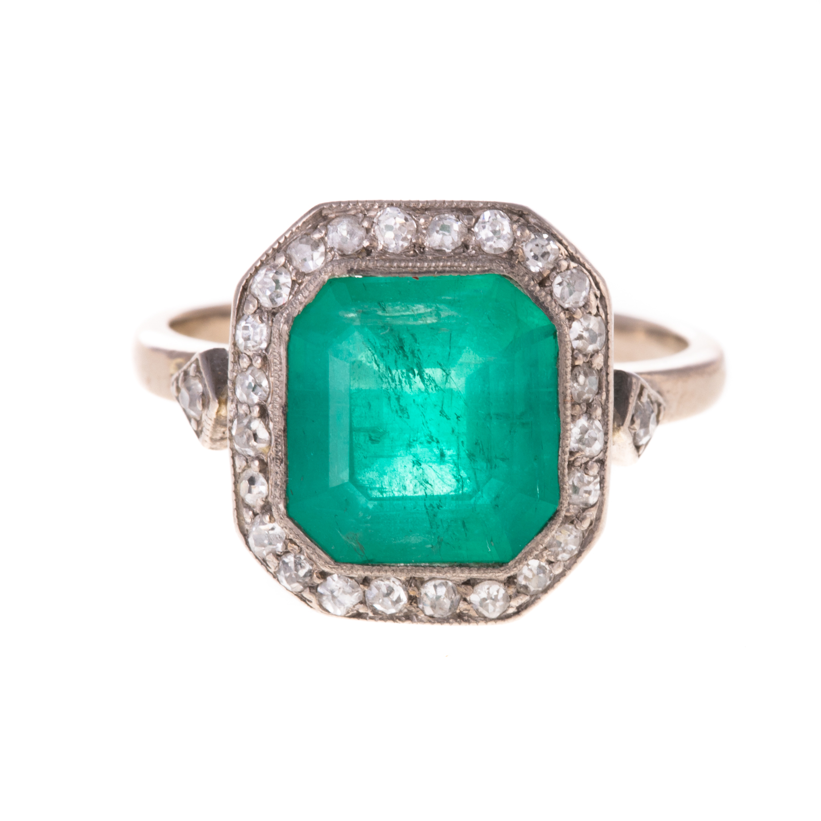 AN ART DECO EMERALD DIAMOND RING 3385b5