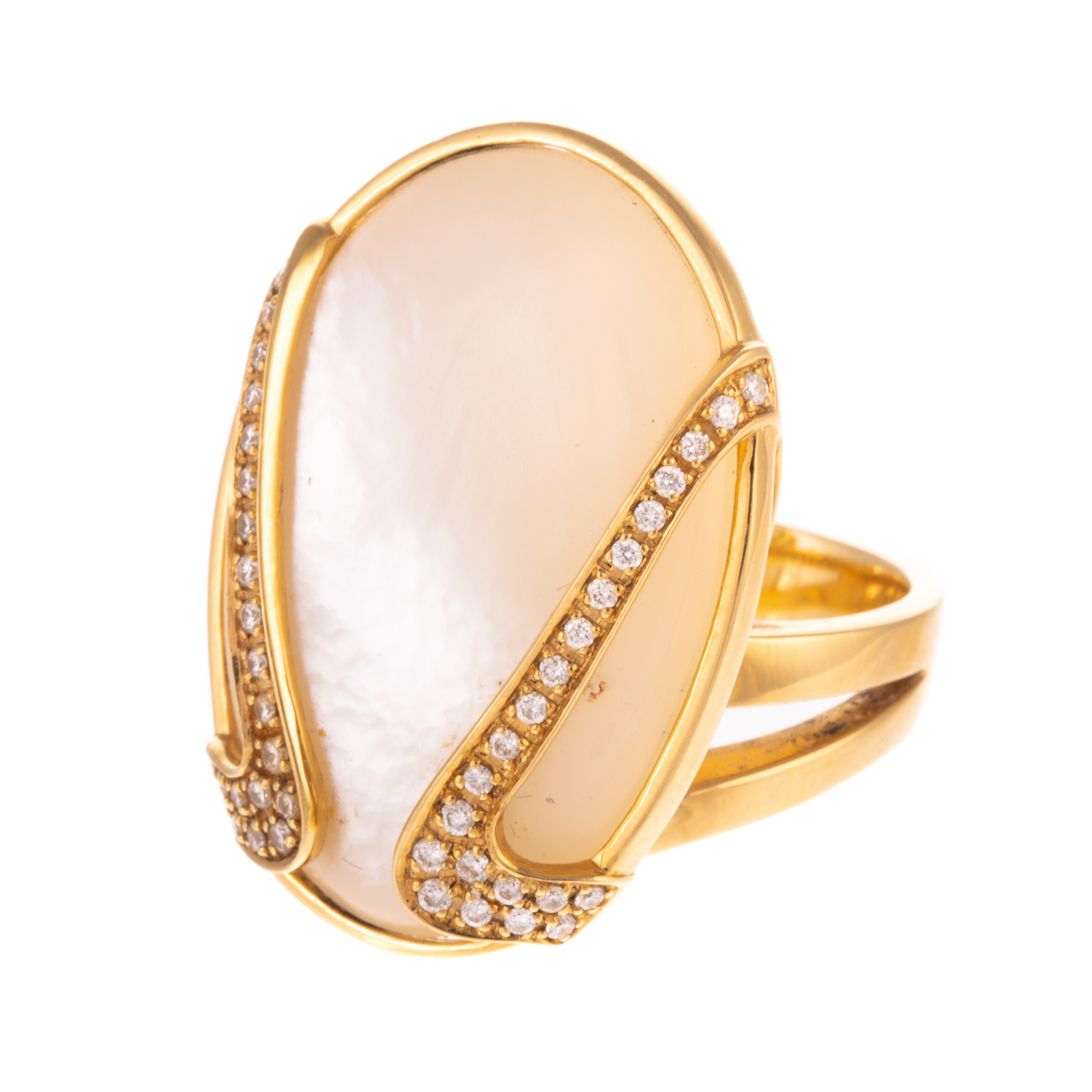 A MOP & DIAMOND RING IN 18K BY