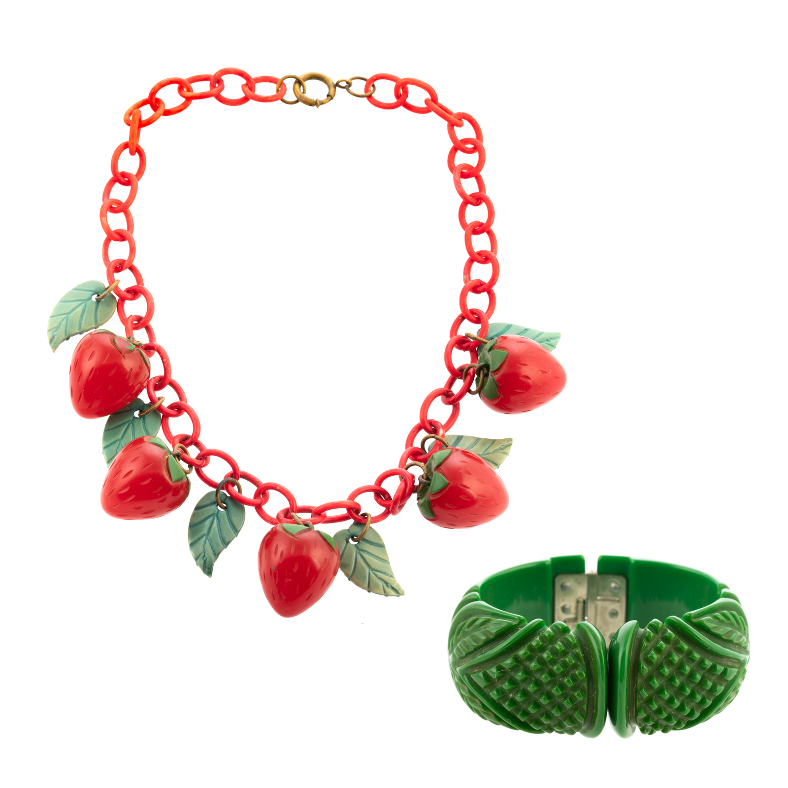 A BAKELITE STRAWBERRY NECKLACE & CARVED