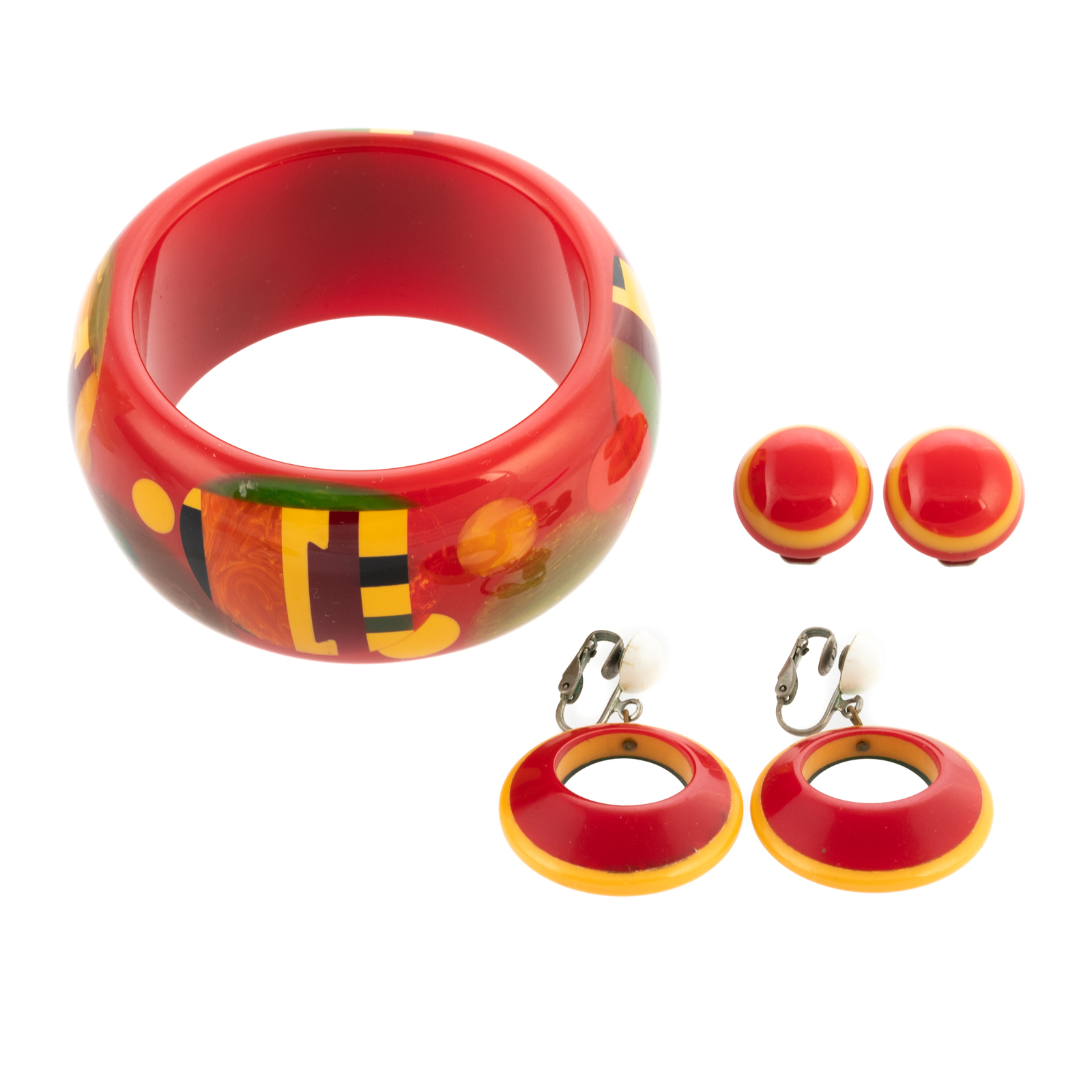 A LAMINATE BAKELITE BANGLE EARRINGS 338642