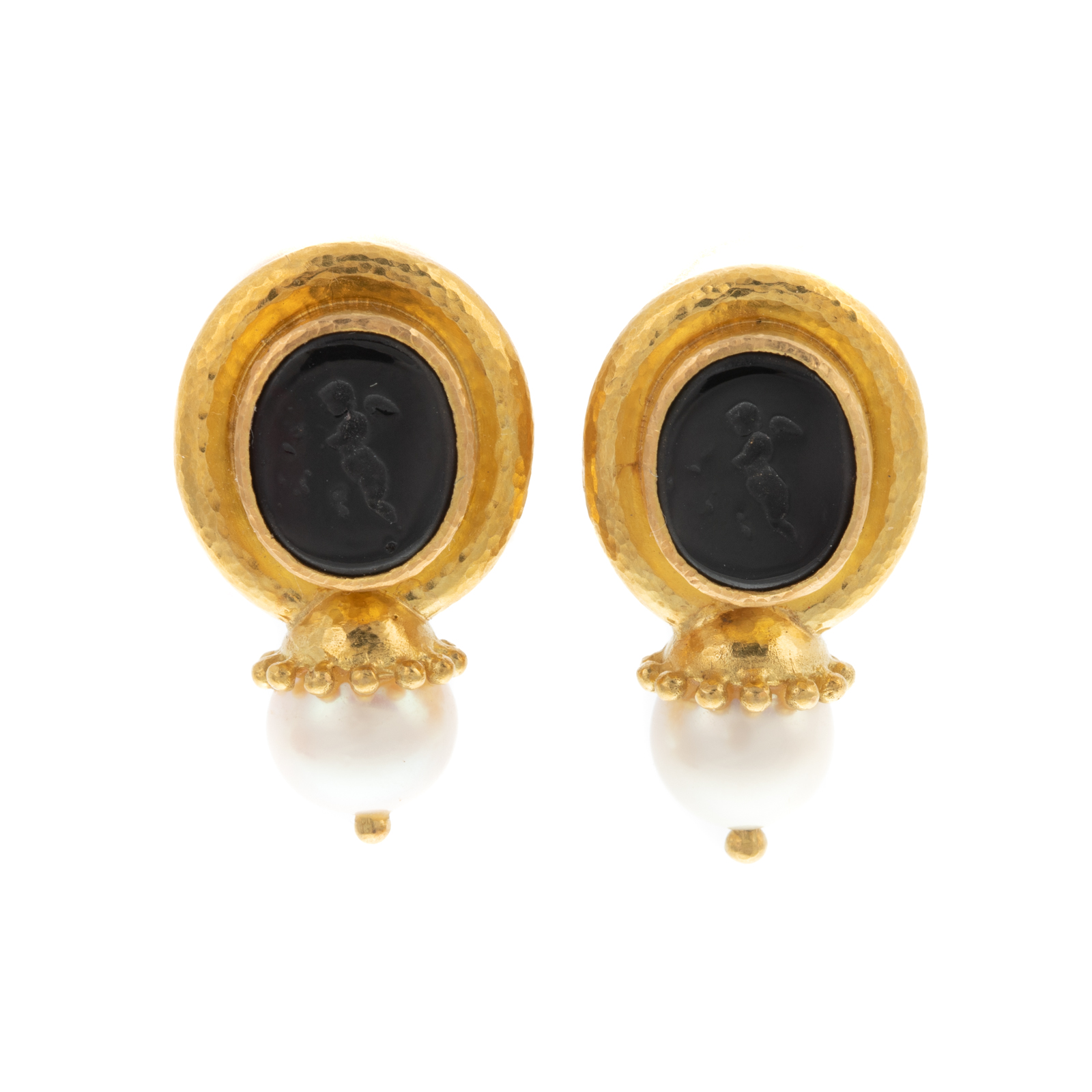 A PAIR OF 18K INTAGLIO EARRINGS 33866e