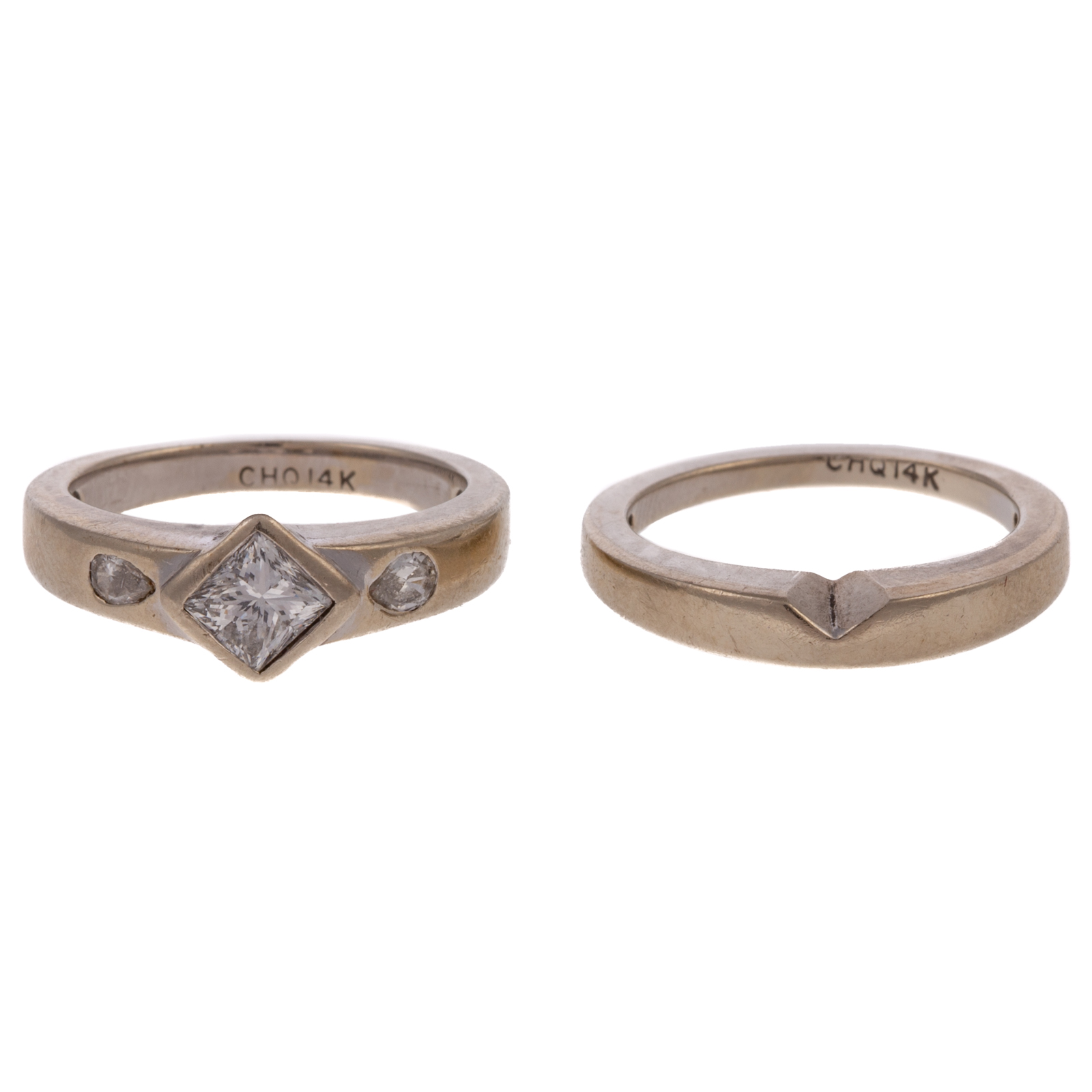 A CONTEMPORARY DIAMOND WEDDING SET IN