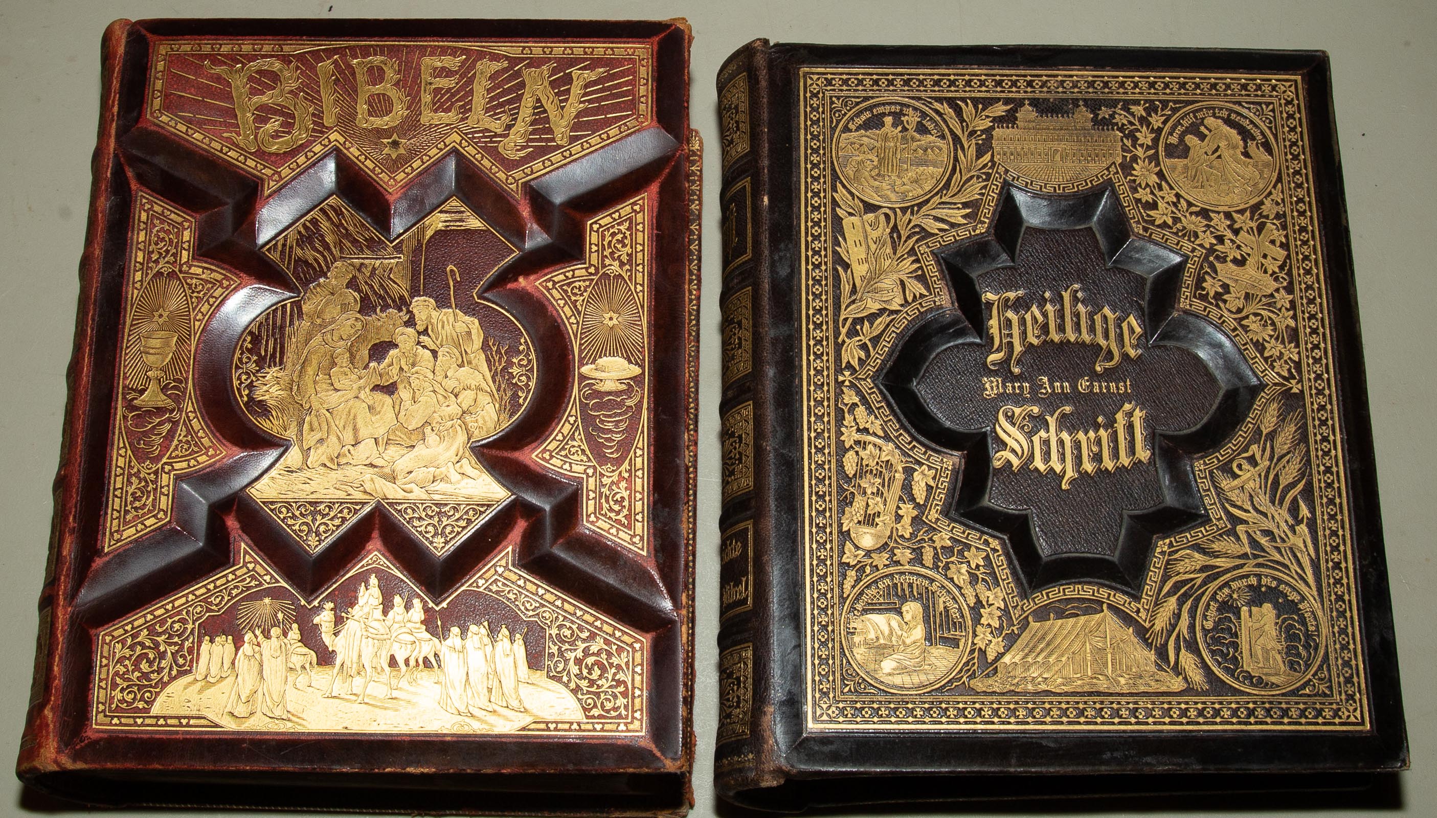 TWO FAMILY BIBLES DEN HELIGA SKRIFT