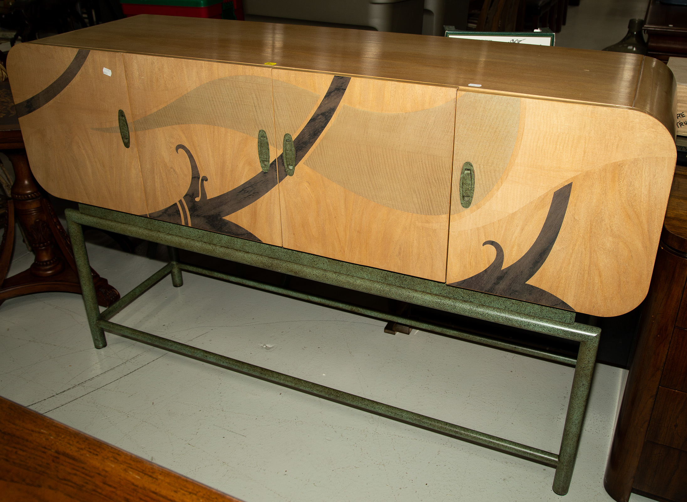 MODERN METAL BASED CREDENZA With 338ad8