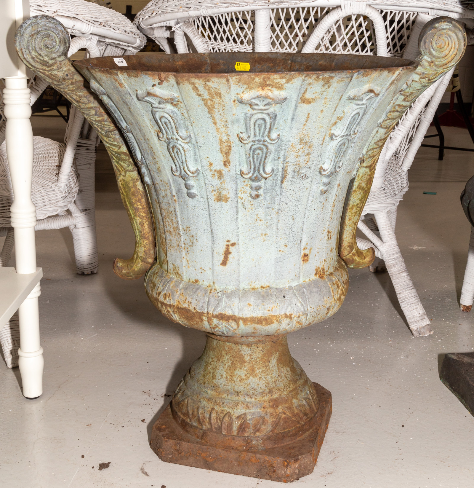 NEOCLASSICAL STYLE CAST IRON GARDEN 338aeb