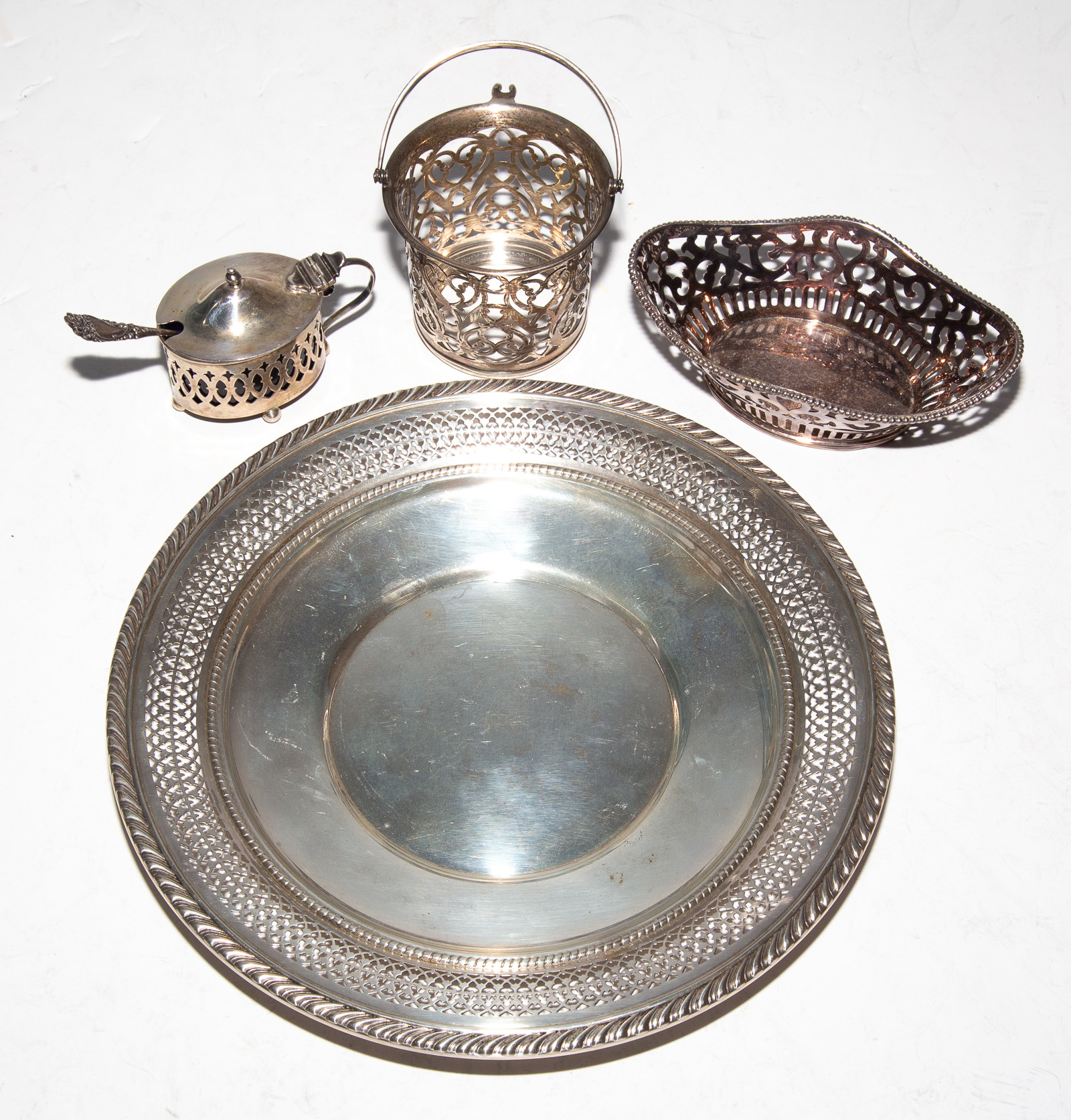 FOUR PIECES PIERCED STERLING TABLEWARE 338b53