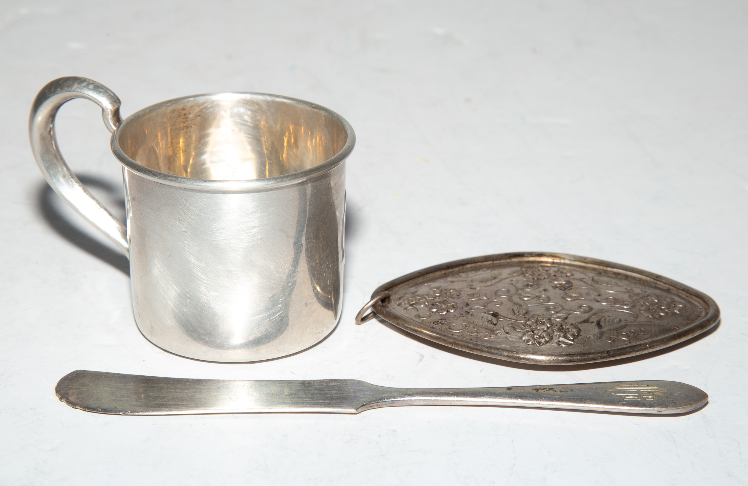 THREE SMALL PIECES OF STERLING SILVER