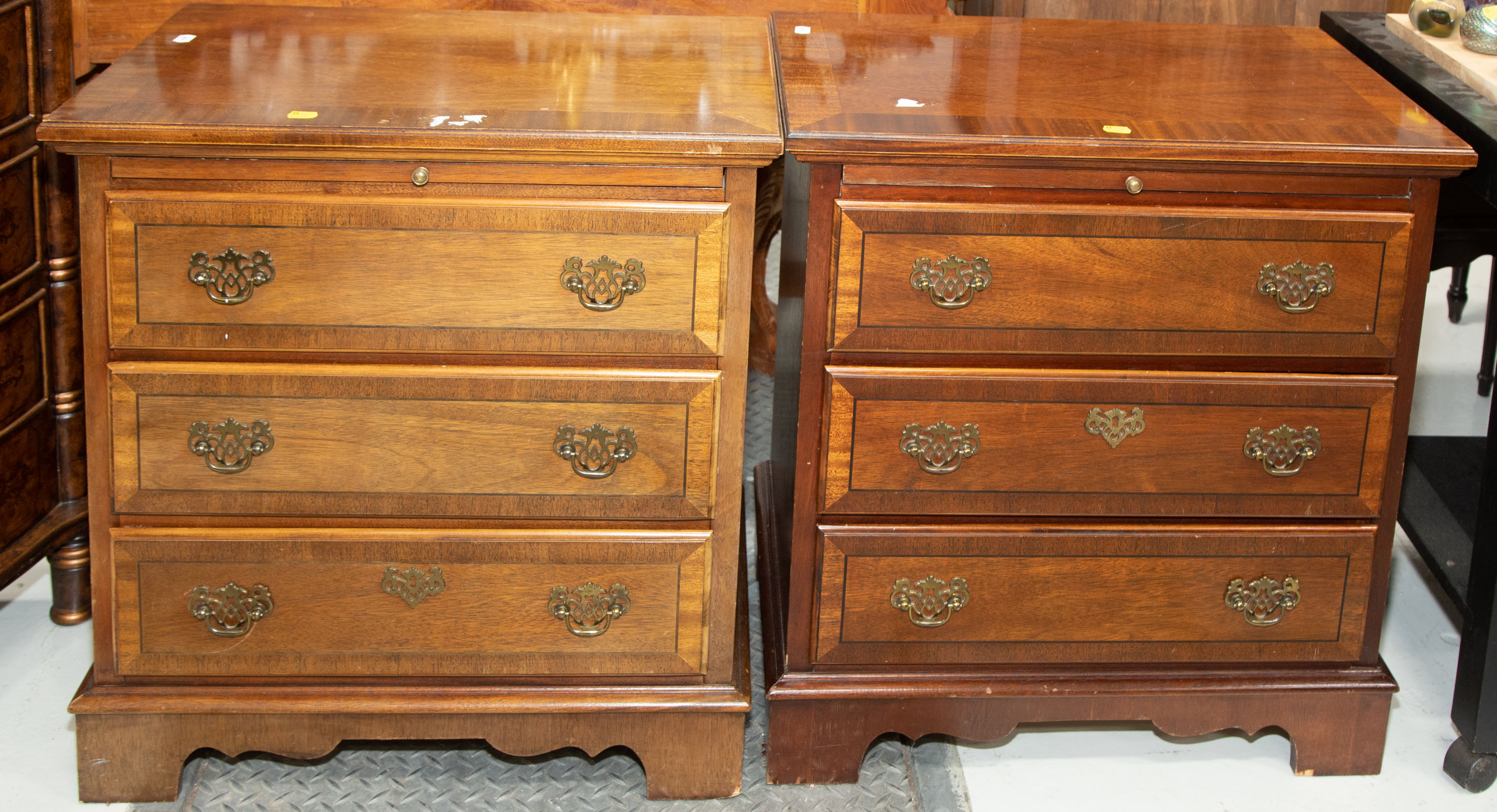 A PAIR OF MAHOGANY BACHELORS CHESTS