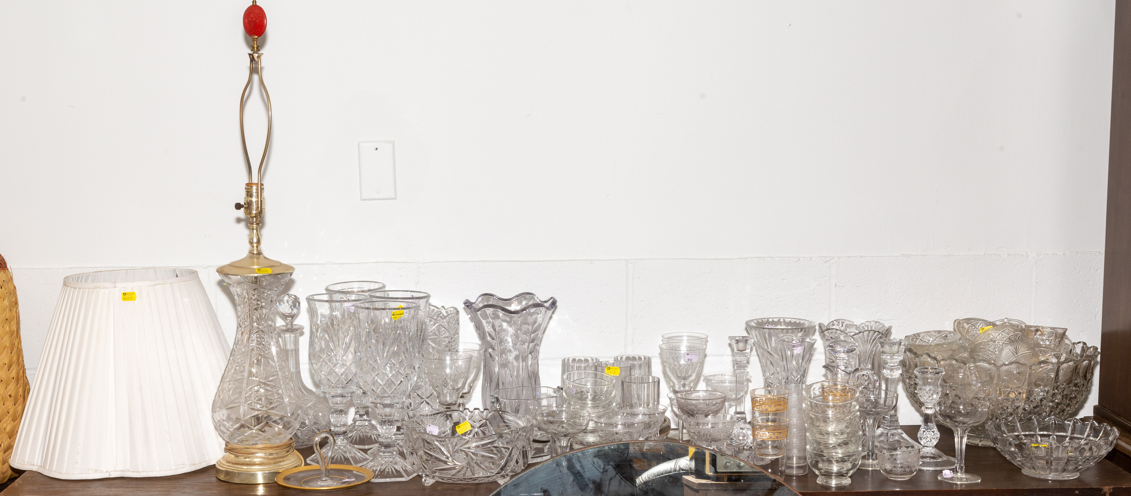 LARGE GROUP OF ASSORTED GLASSWARE 338c01