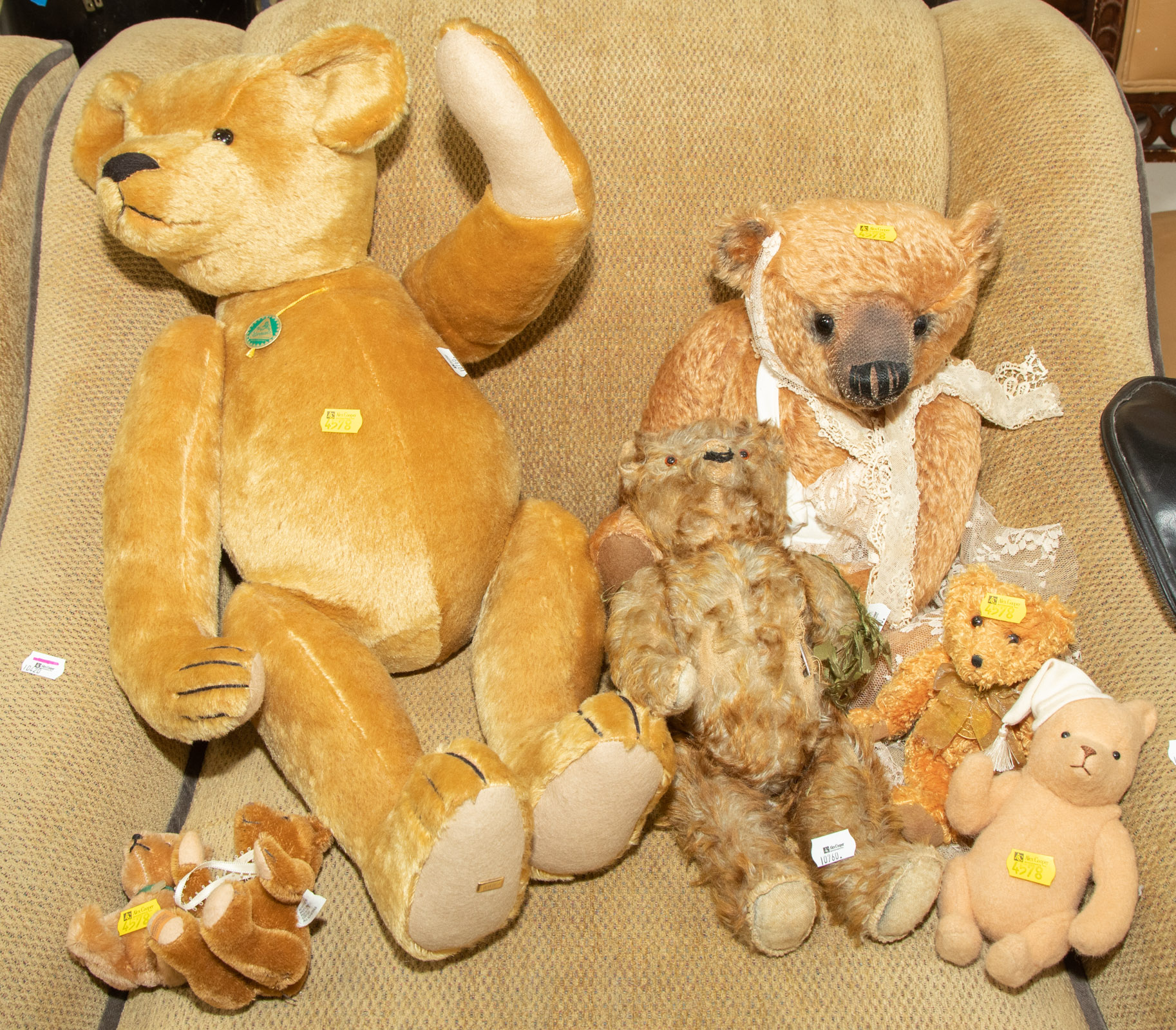 SEVEN TEDDY BEARS Includes a large limited