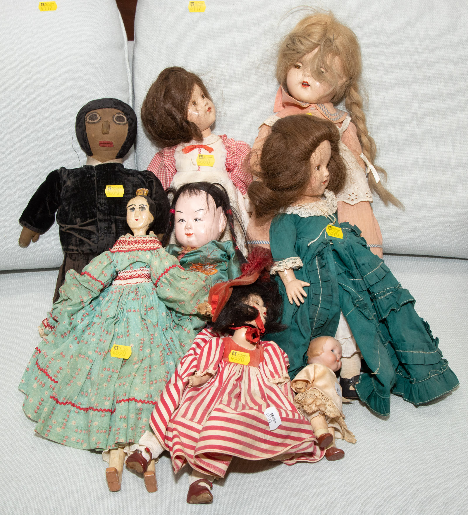 SEVEN ASSORTED VINTAGE DOLLS Notably