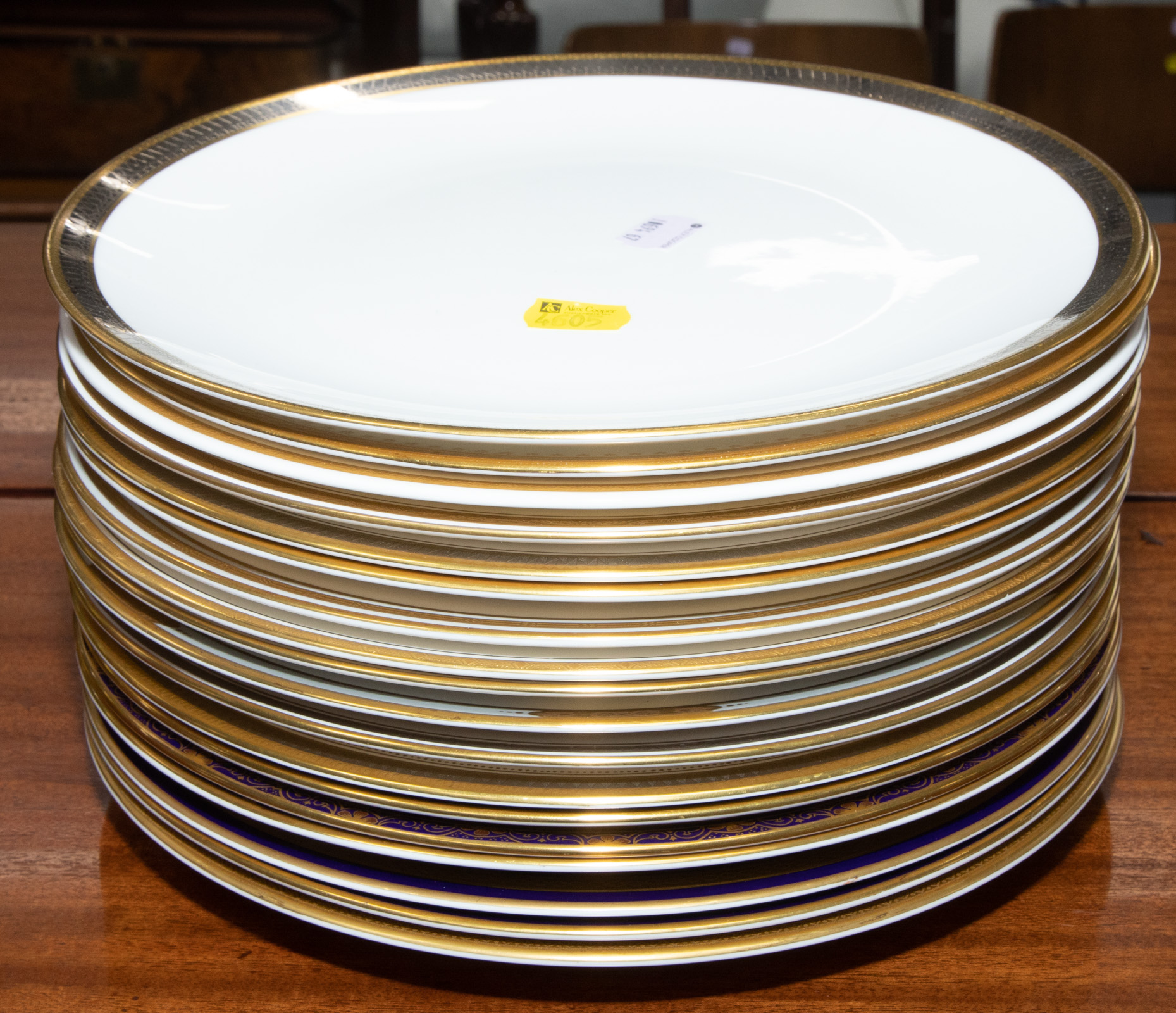 GROUP OF 18 ASSORTED DINNER PLATES 338c8b
