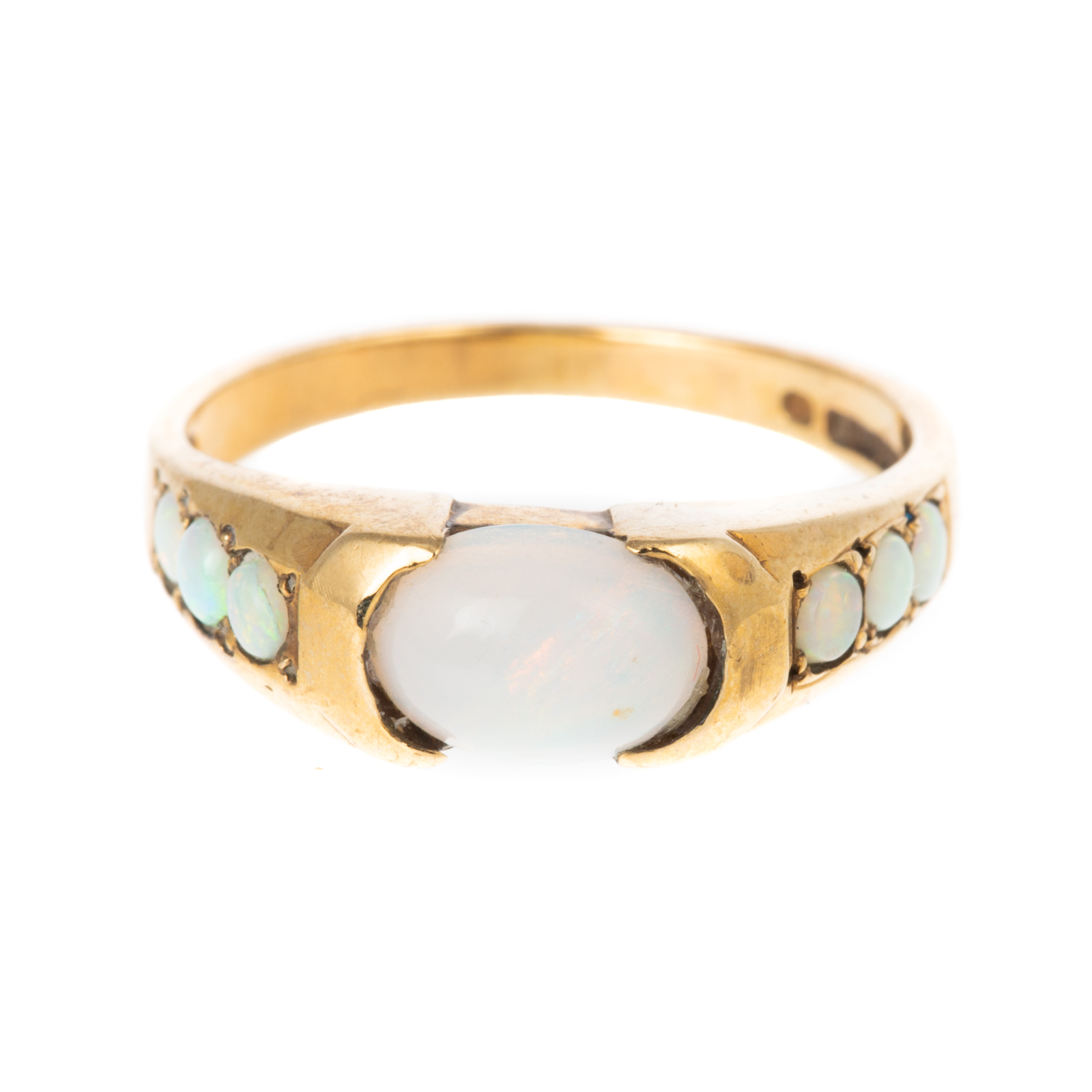 AN ENGLISH OPAL RING IN 9K 9K yellow