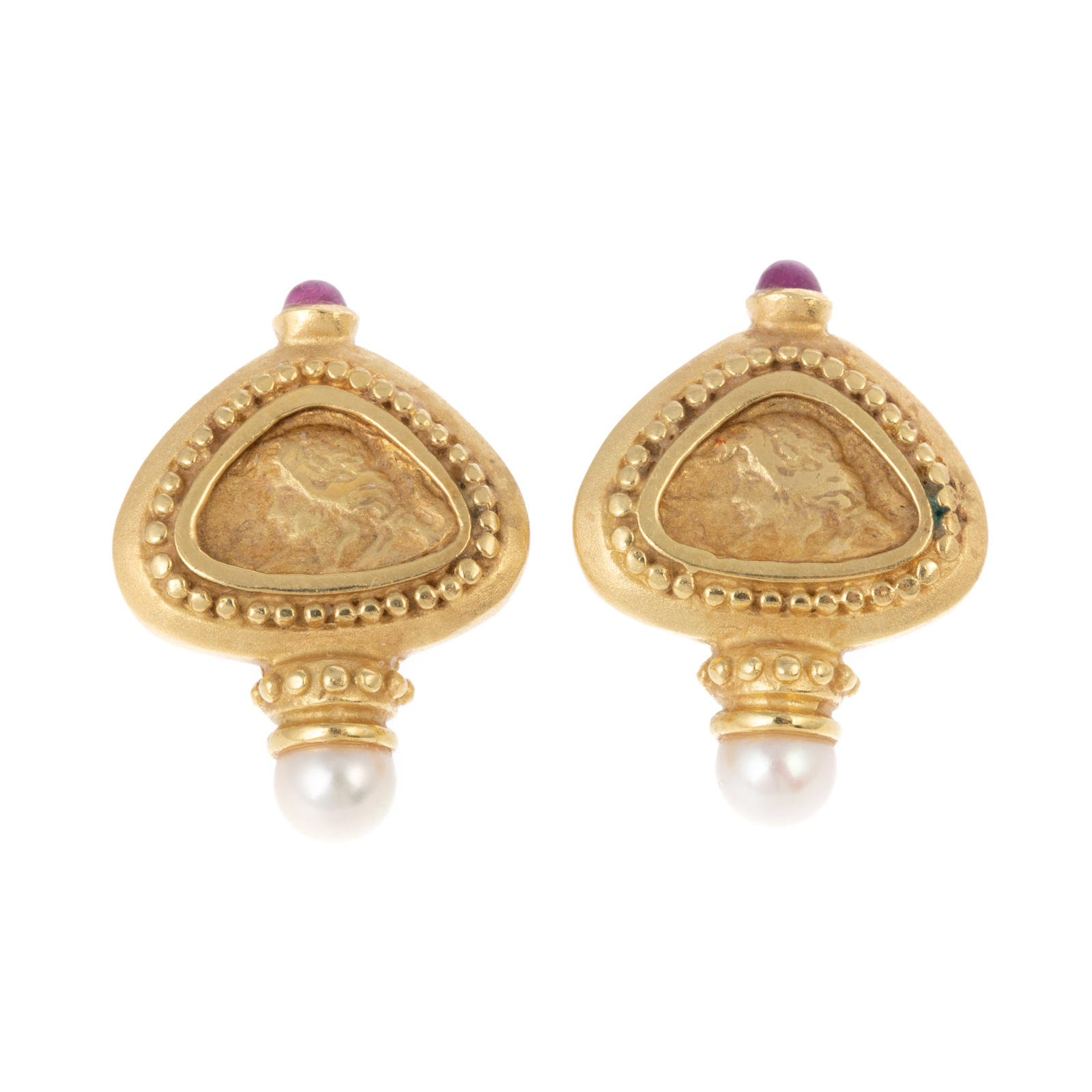 A PAIR OF 18K YELLOW GOLD INTAGLIO 338d7f