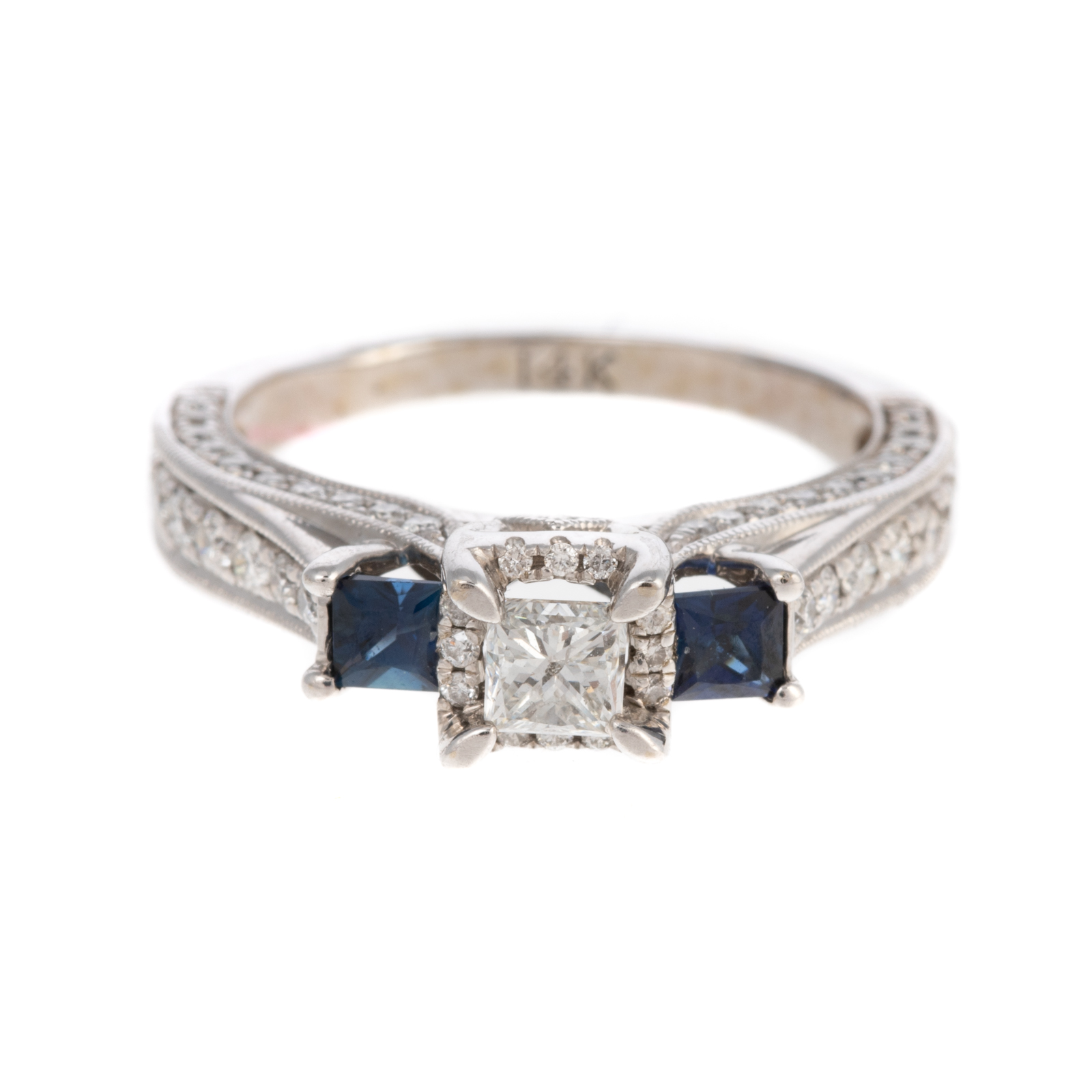 A DIAMOND & SAPPHIRE RING IN 14K