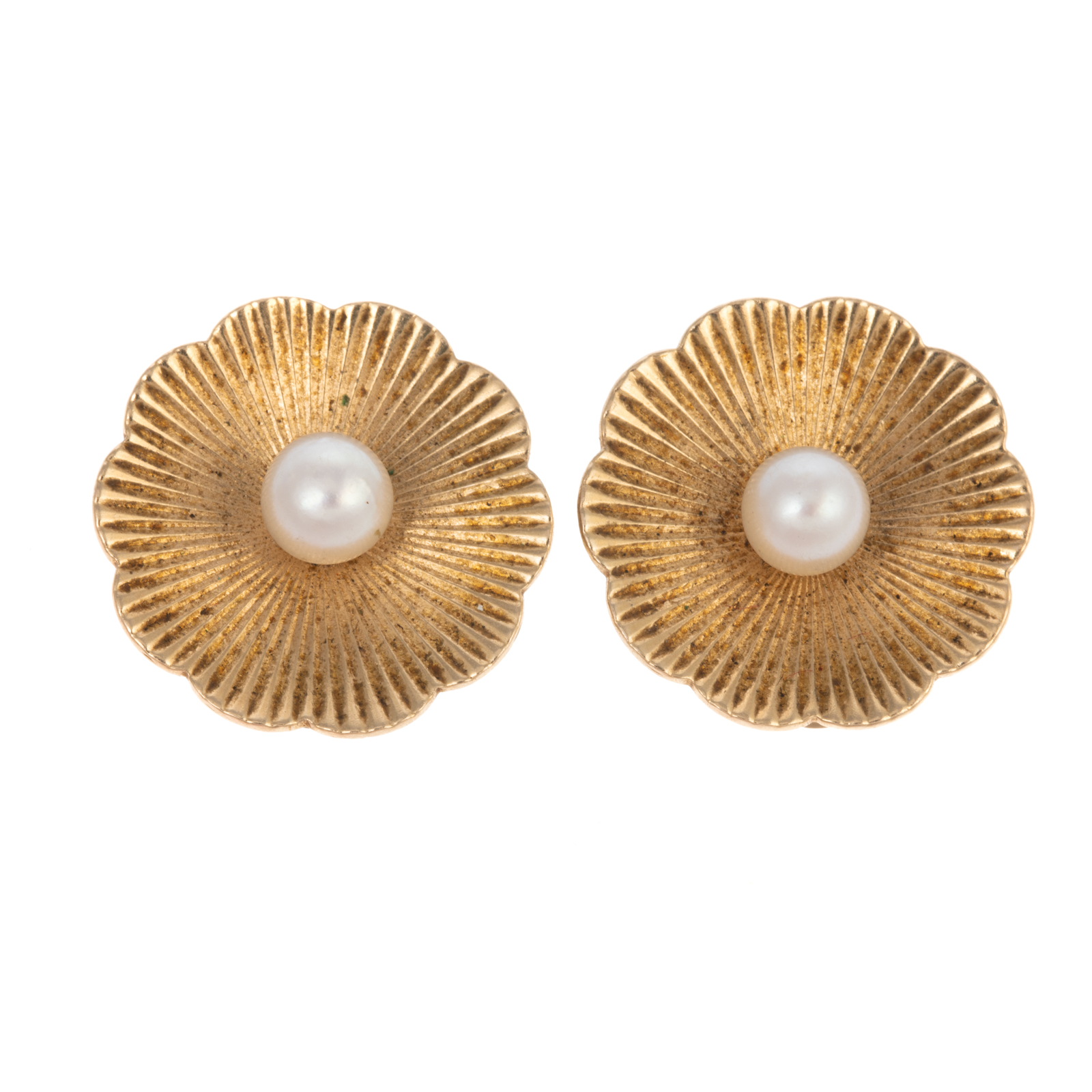 A PAIR OF PEARL CLIP EARRINGS IN 338da2