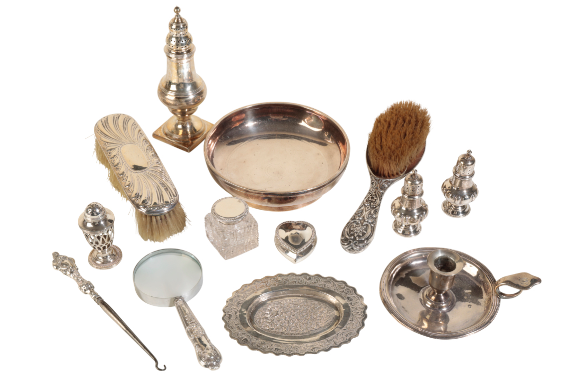 A QUANITY OF SILVER ITEMS including 338f94