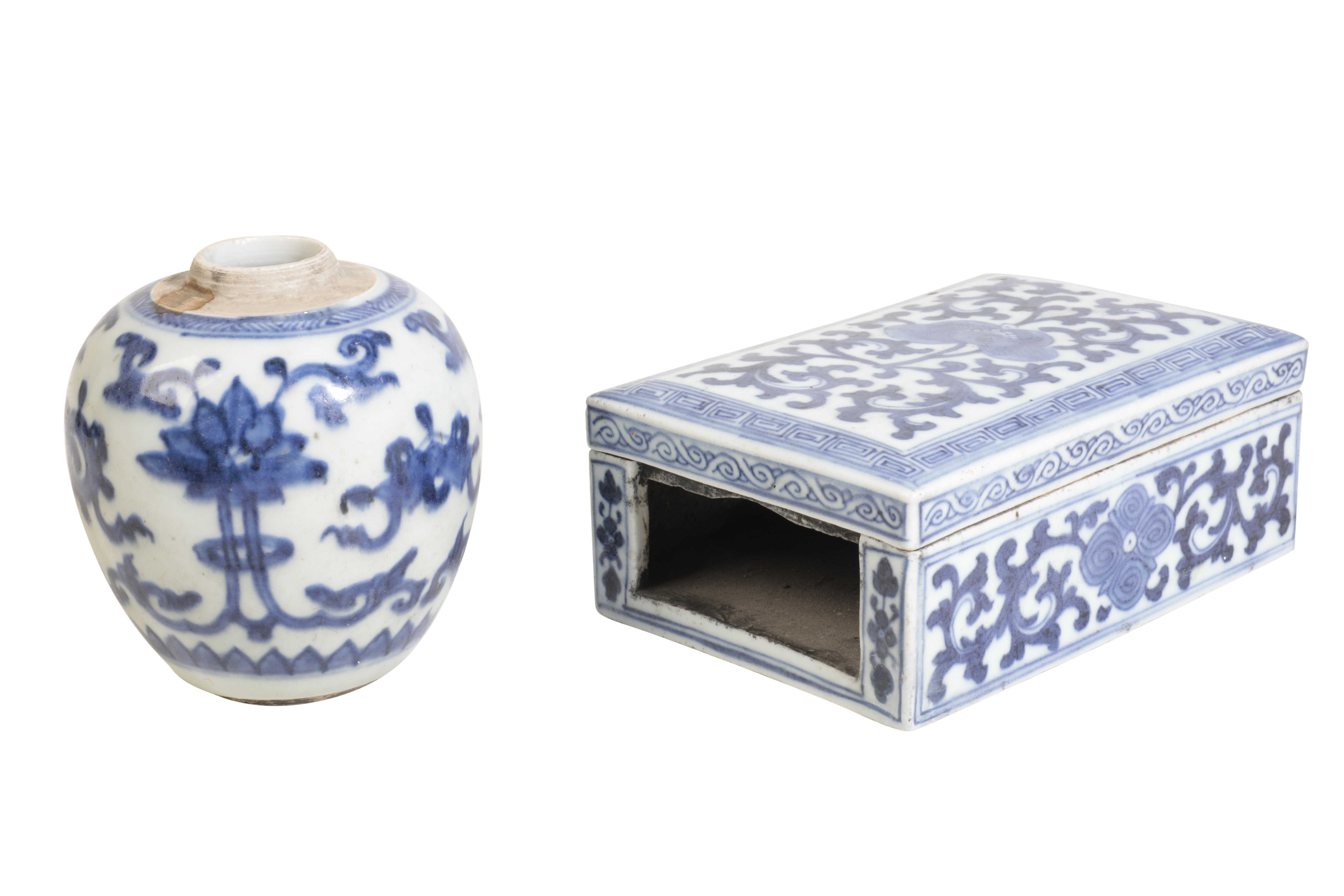 SMALL BLUE AND WHITE GINGER JAR,