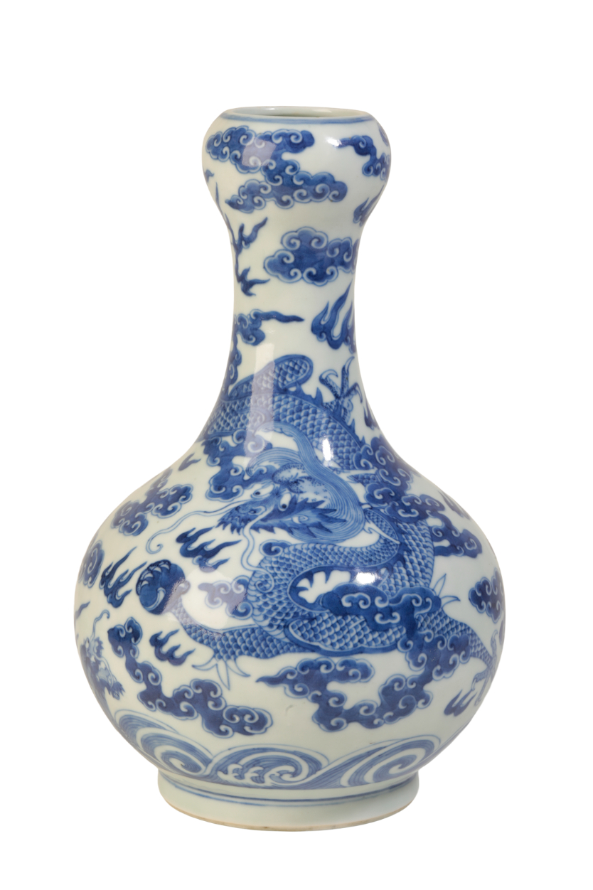 CHINESE BLUE AND WHITE BOTTLE VASE 338fcf