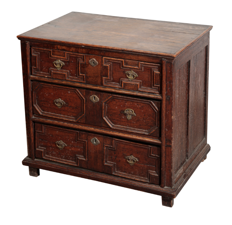 A WILLIAM AND MARY OAK SMALL CHEST