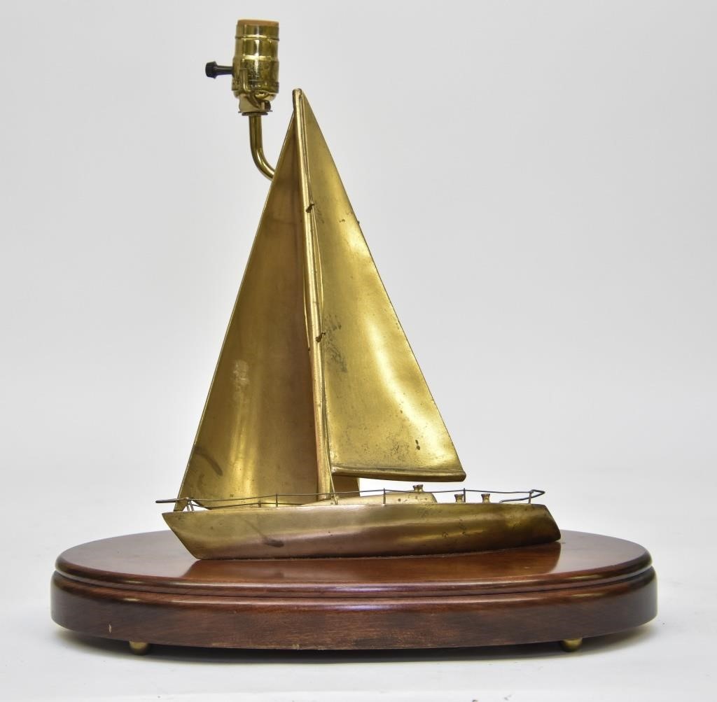 Brass sailboat lamp with mahogany 3390c4