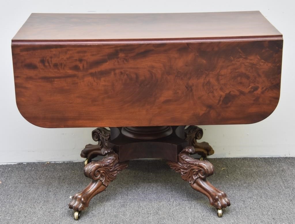 Fine mahogany breakfast table with 339111