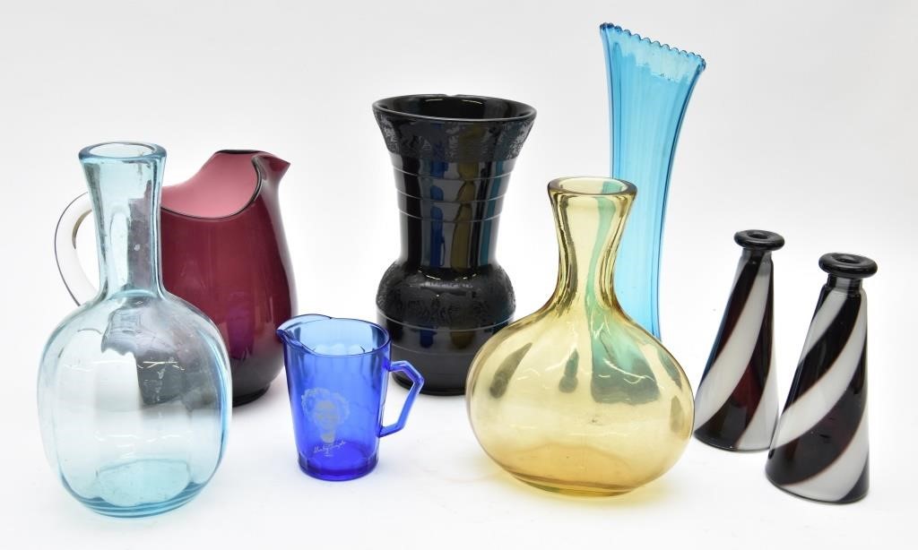 Collection of colored glassware 3391bd