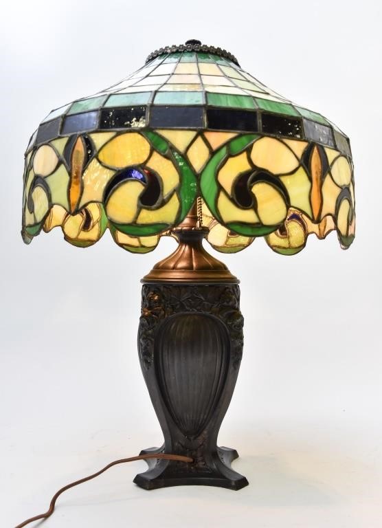 Fine leaded glass shade table lamp  3391c9