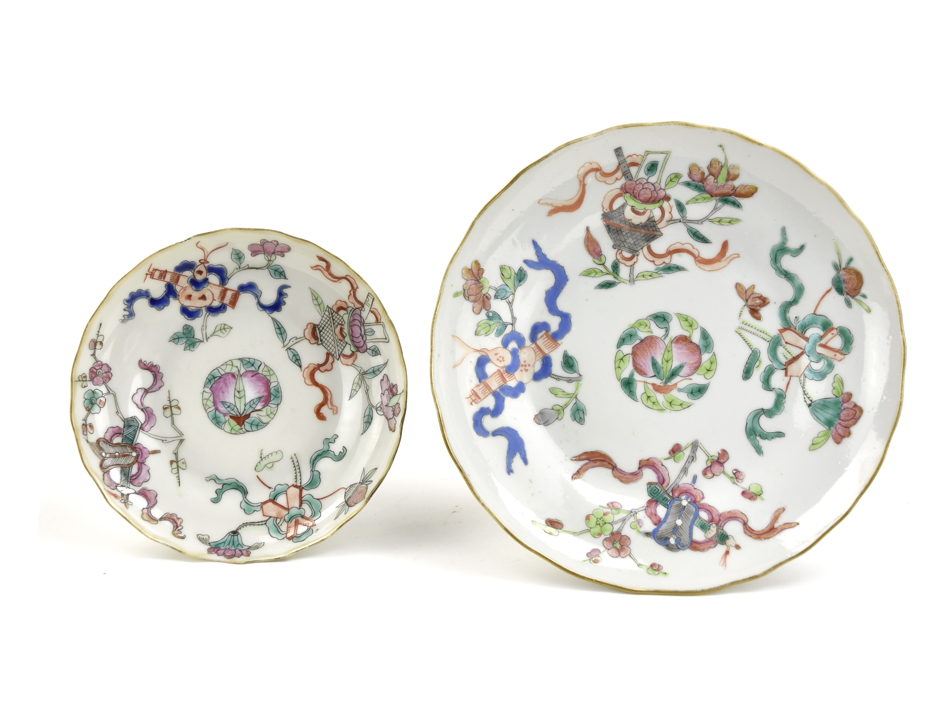 TWO CHINESE FAMILLE ROSE PLATES  3392e0